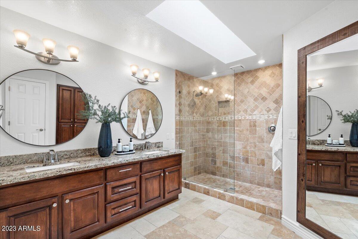 3800 E LINCOLN Drive, 39