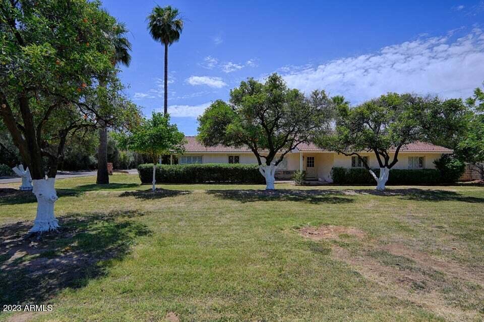 5539 E CAMELBACK Road