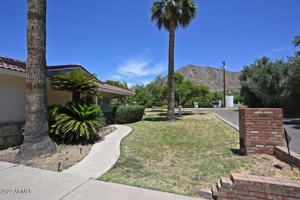 5539 E CAMELBACK Road