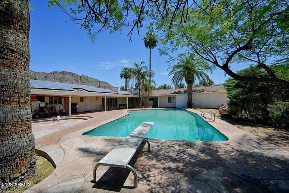 5539 E CAMELBACK Road