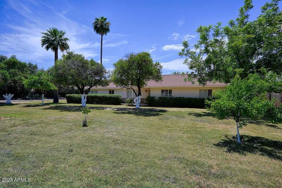 5539 E CAMELBACK Road