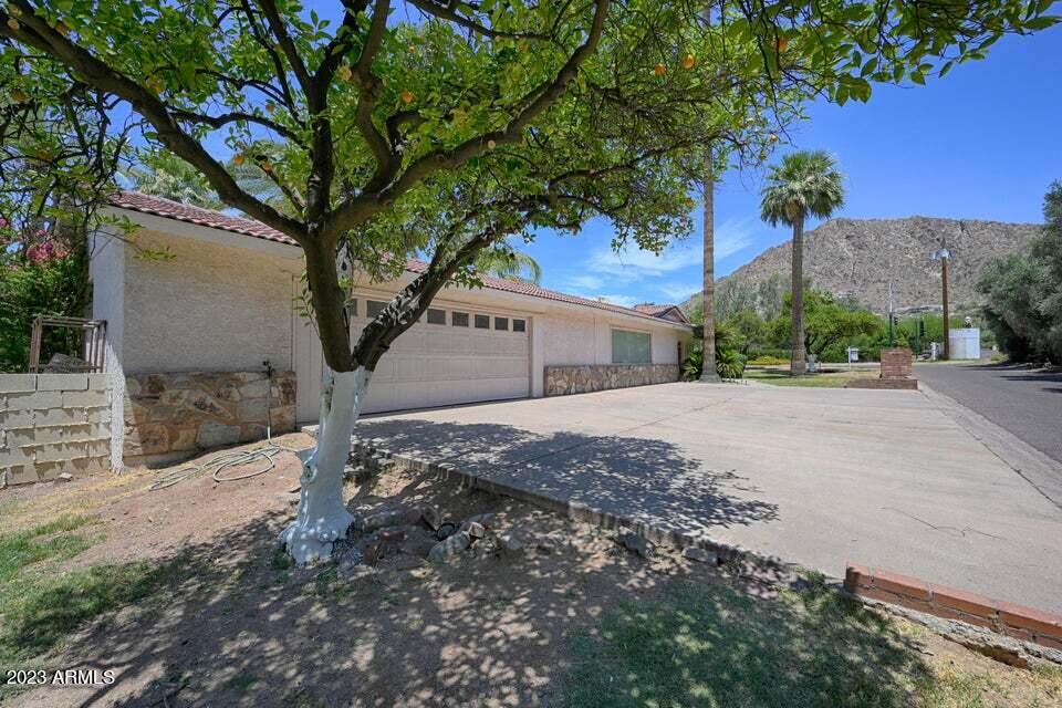 5539 E CAMELBACK Road