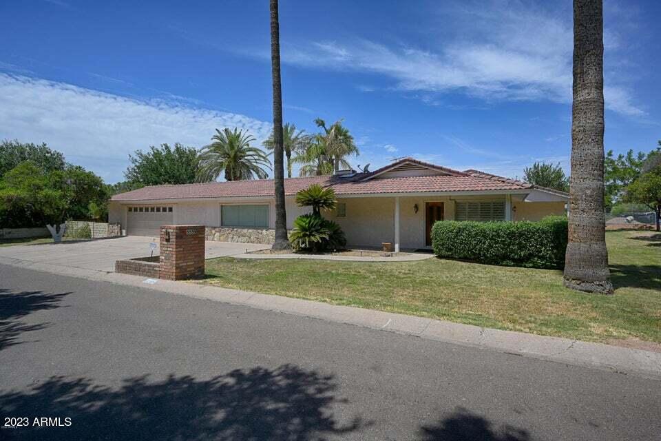 5539 E CAMELBACK Road