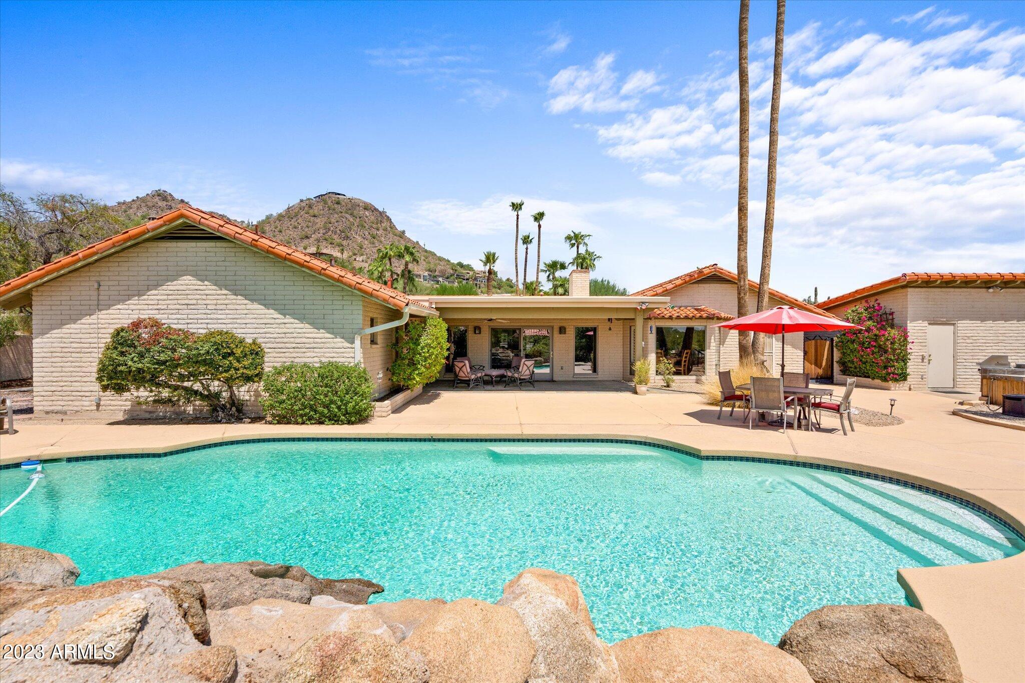 4243 E DESERT CREST Drive