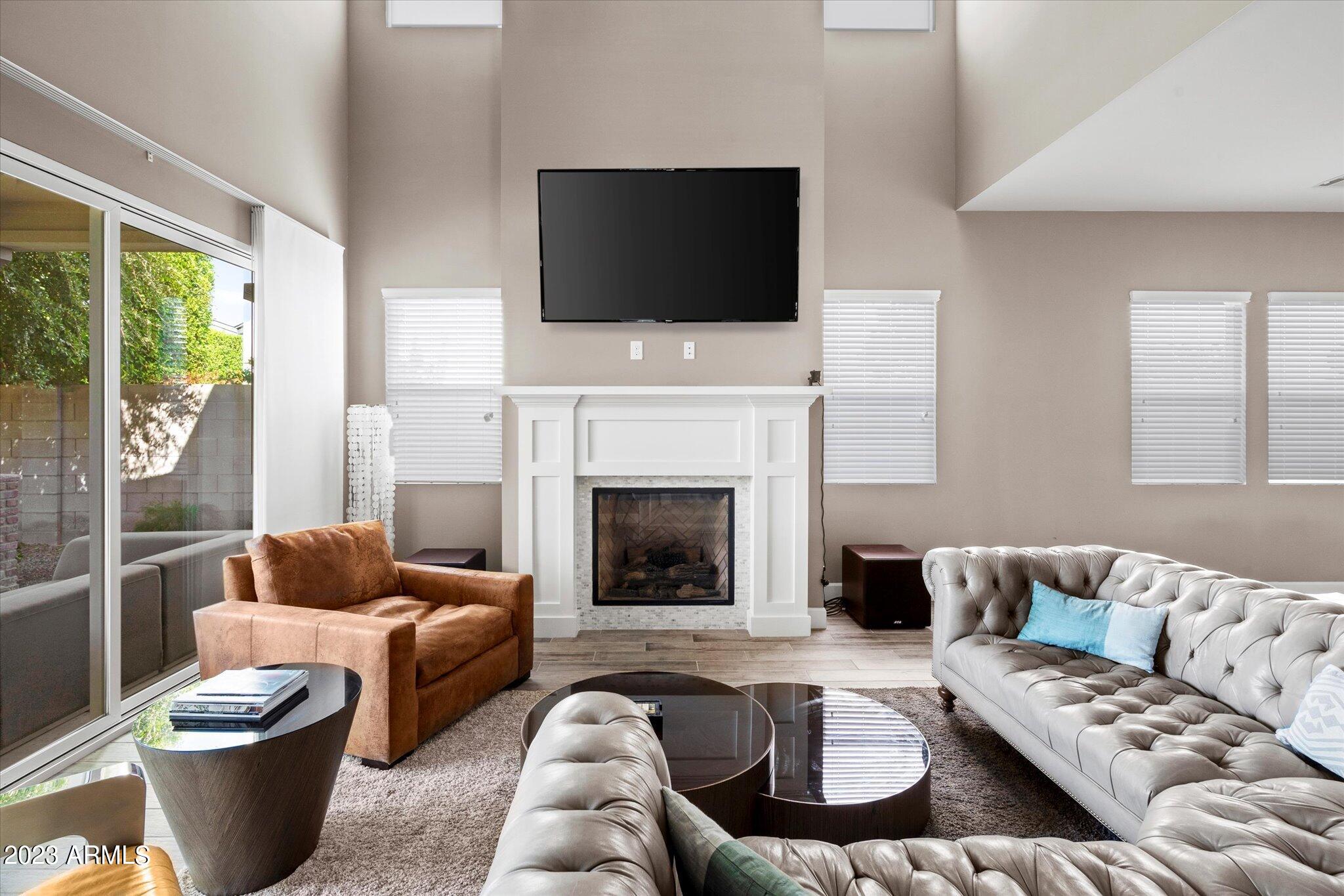 3842 E CRITTENDEN Lane