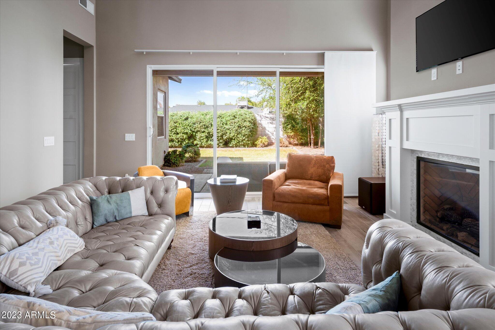 3842 E CRITTENDEN Lane