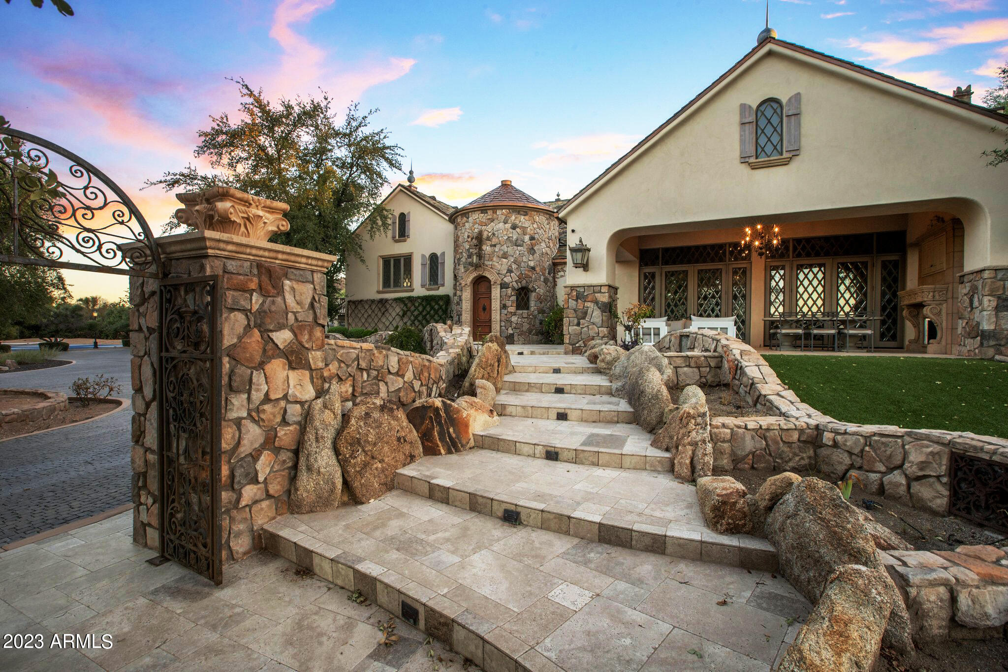 5701 E MOCKINGBIRD Lane