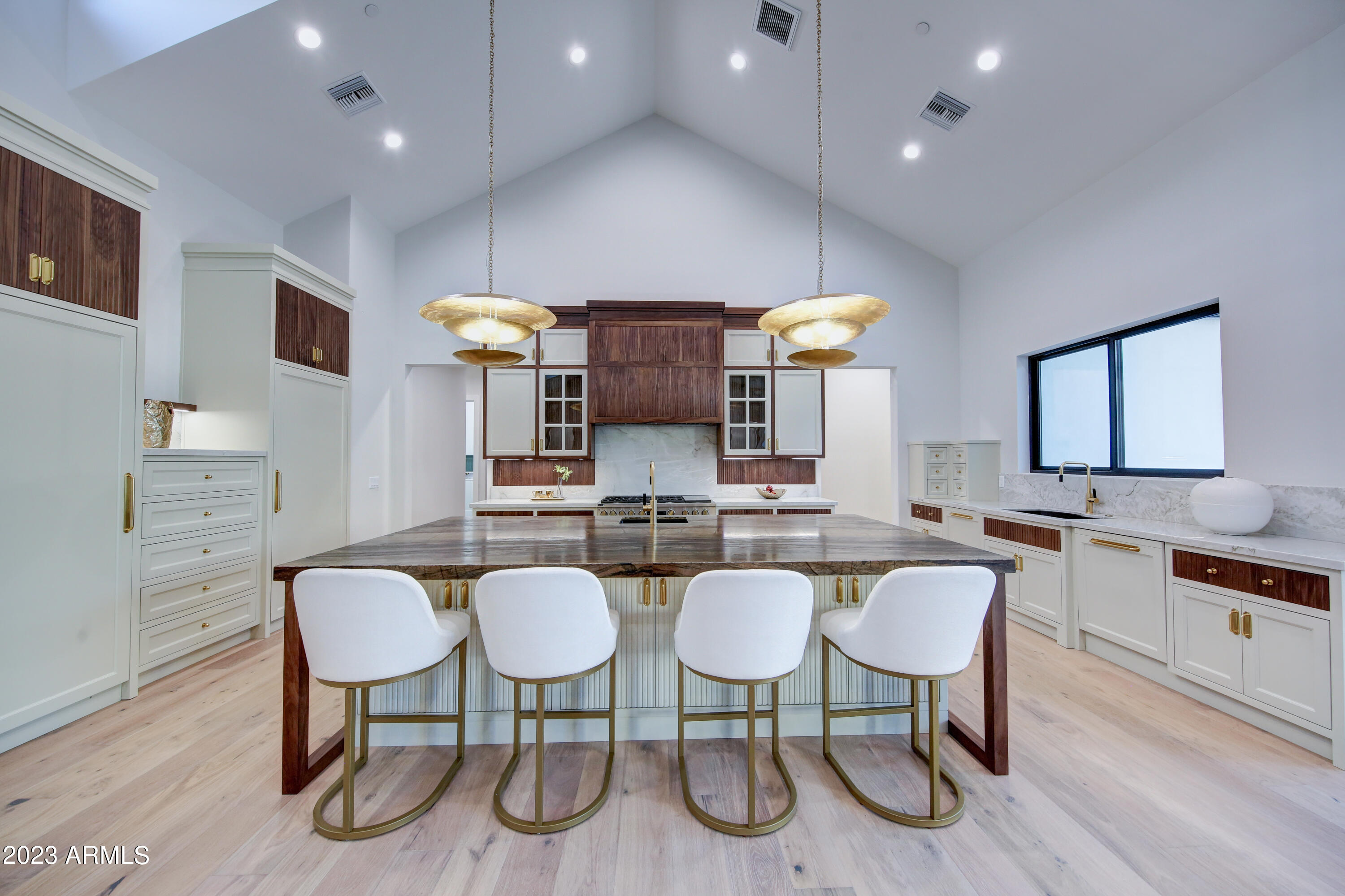 3942 E ELM Street
