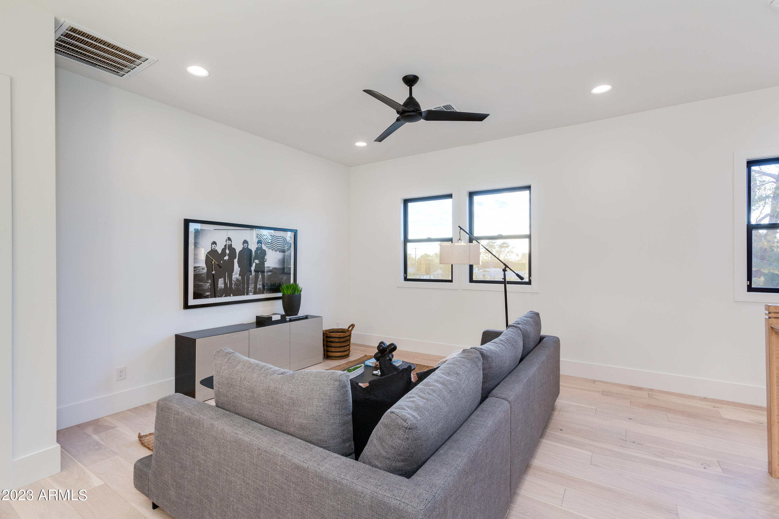 4007 E MONTECITO Avenue