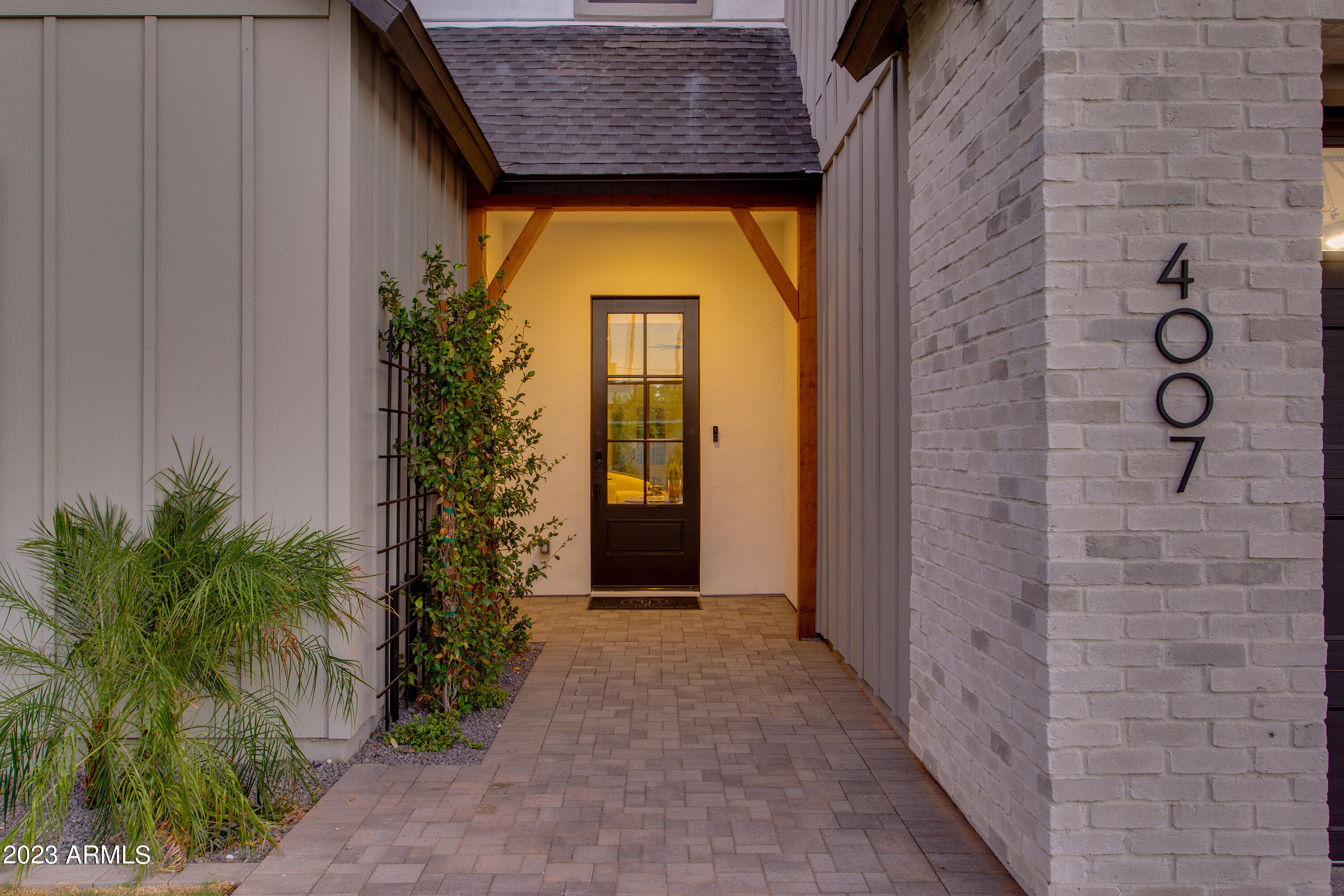 4007 E MONTECITO Avenue