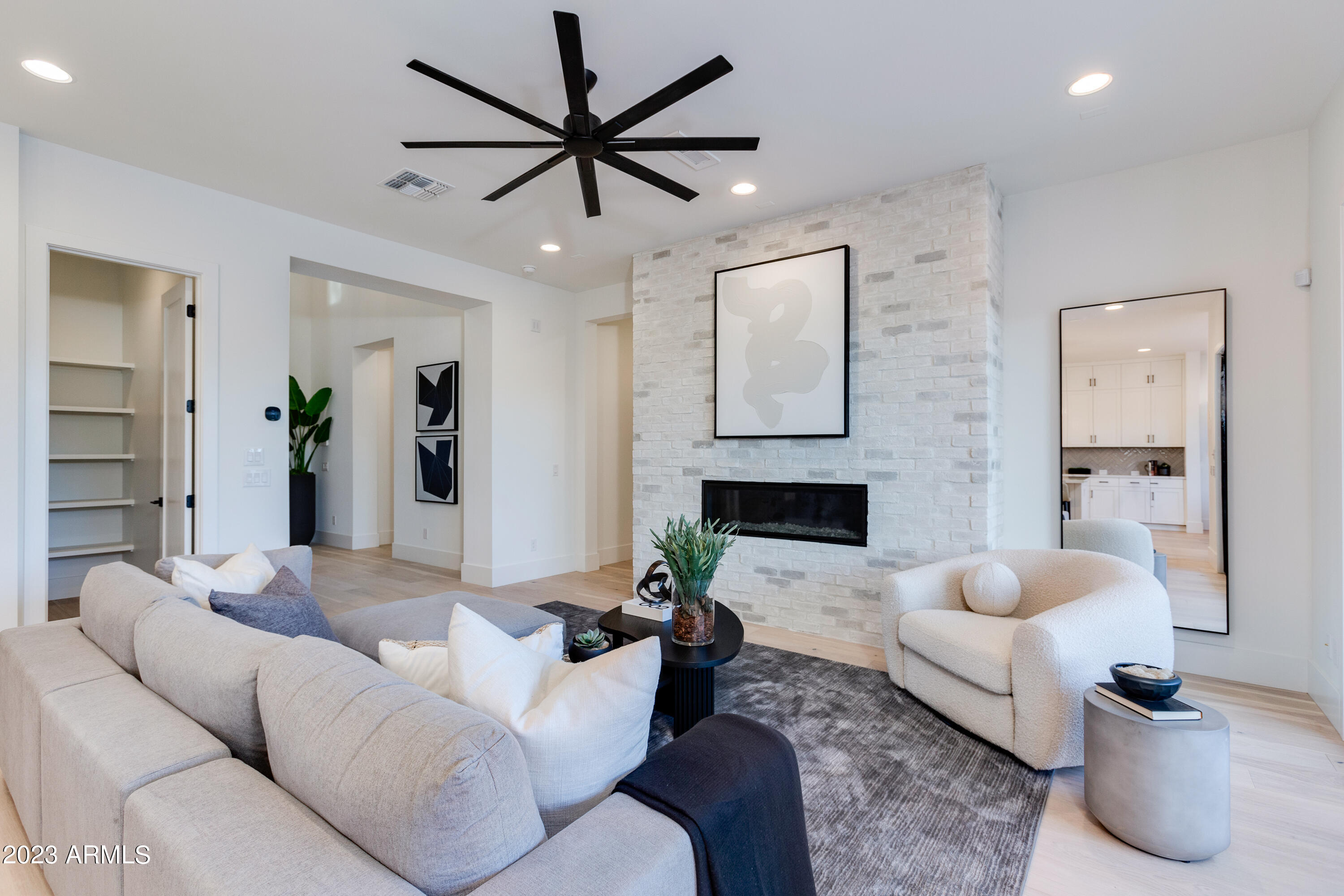 4007 E MONTECITO Avenue