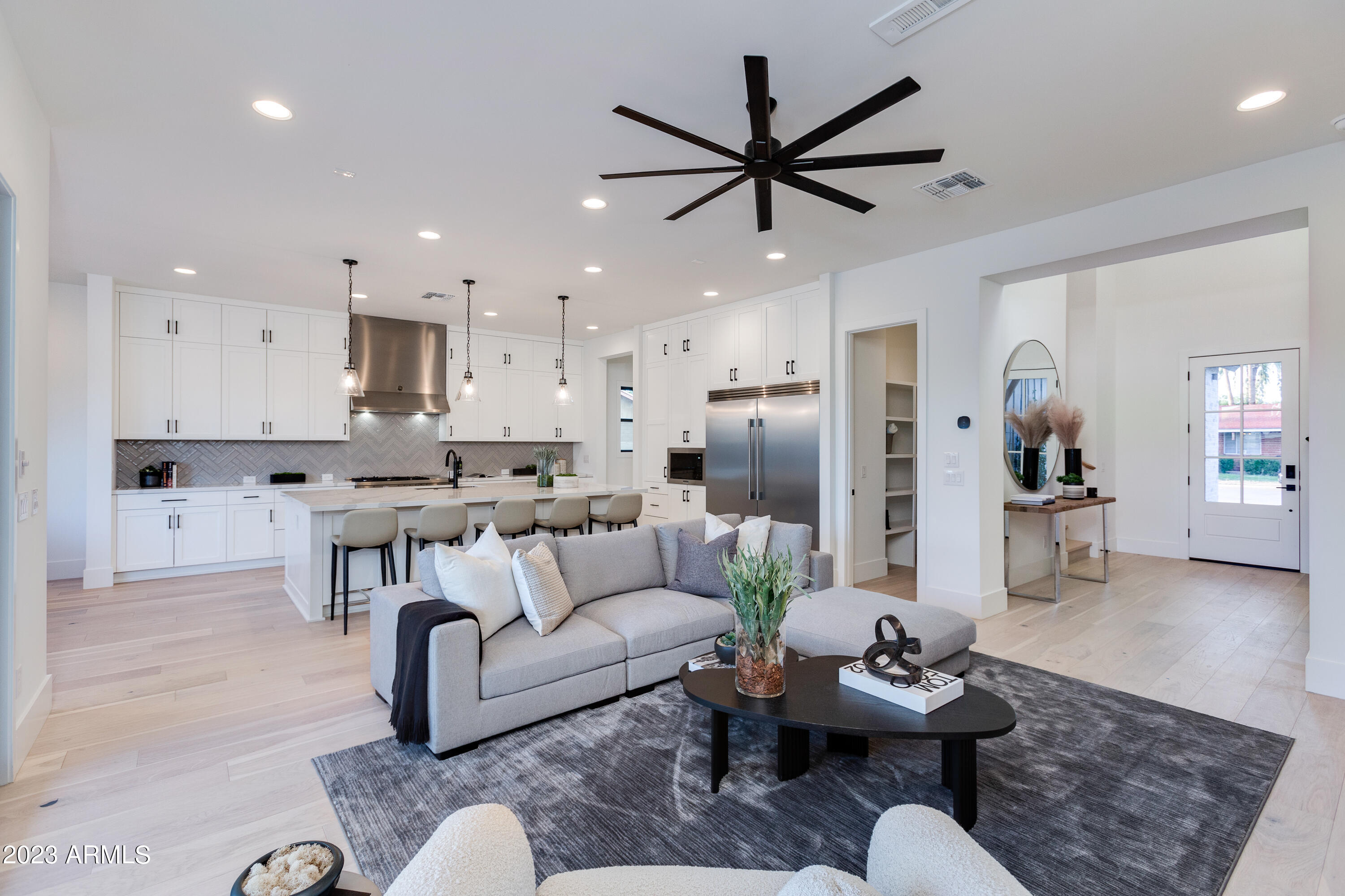 4007 E MONTECITO Avenue