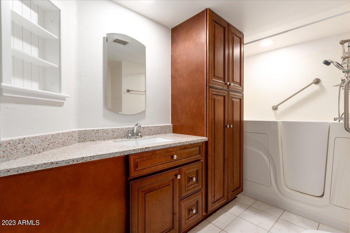 4330 N 5TH Avenue, 102