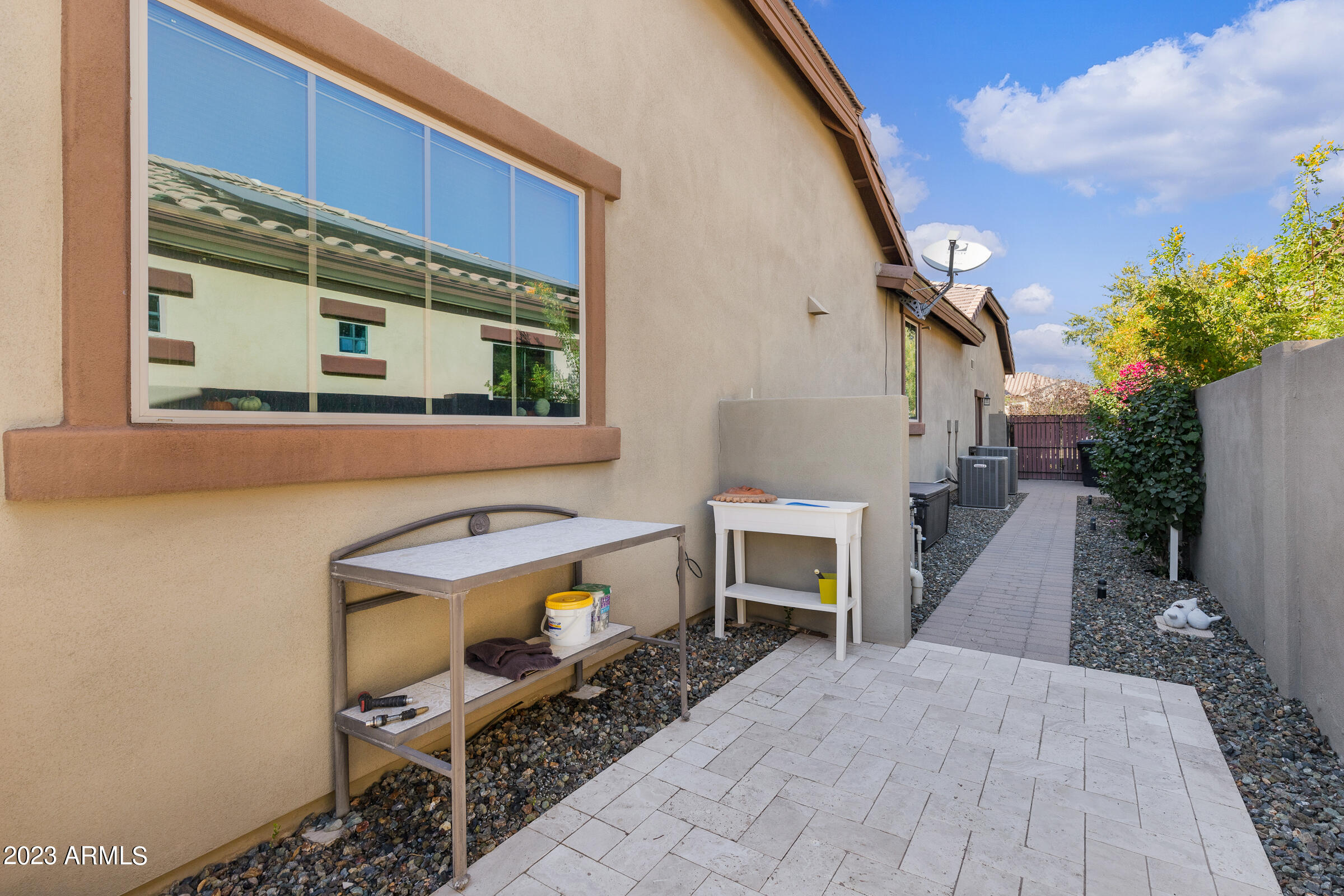 2613 E INDIGO Place