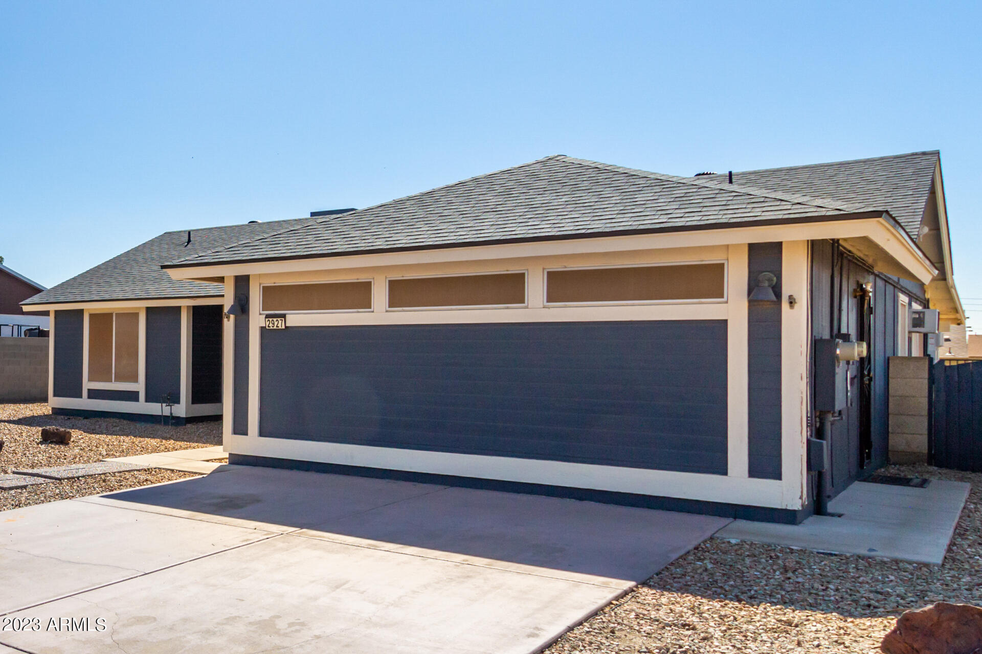 2927 W MEADOW Drive