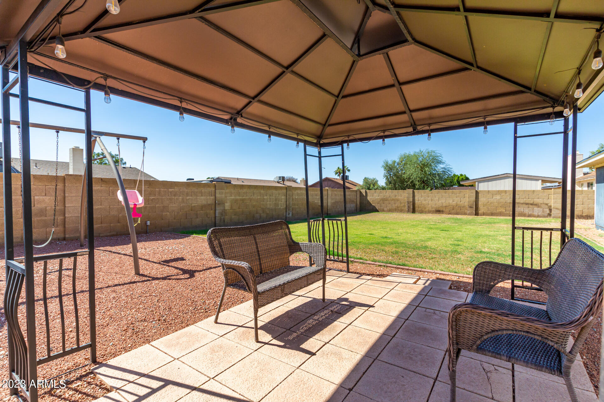 2927 W MEADOW Drive
