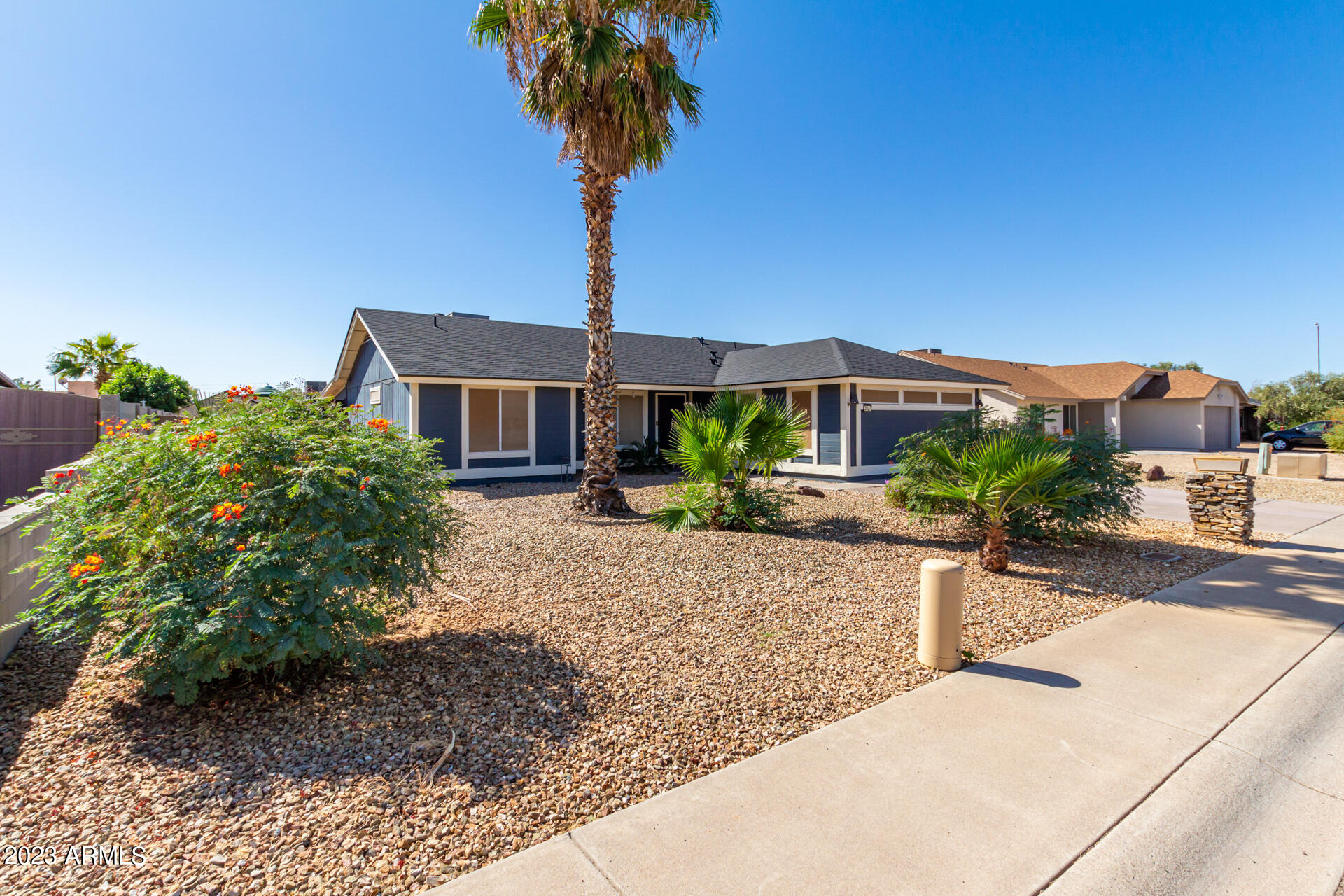 2927 W MEADOW Drive