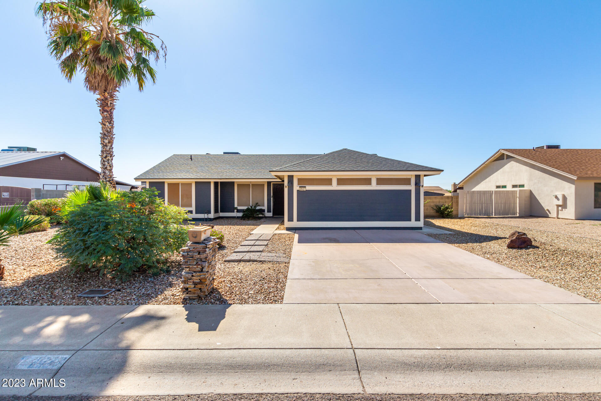 2927 W MEADOW Drive