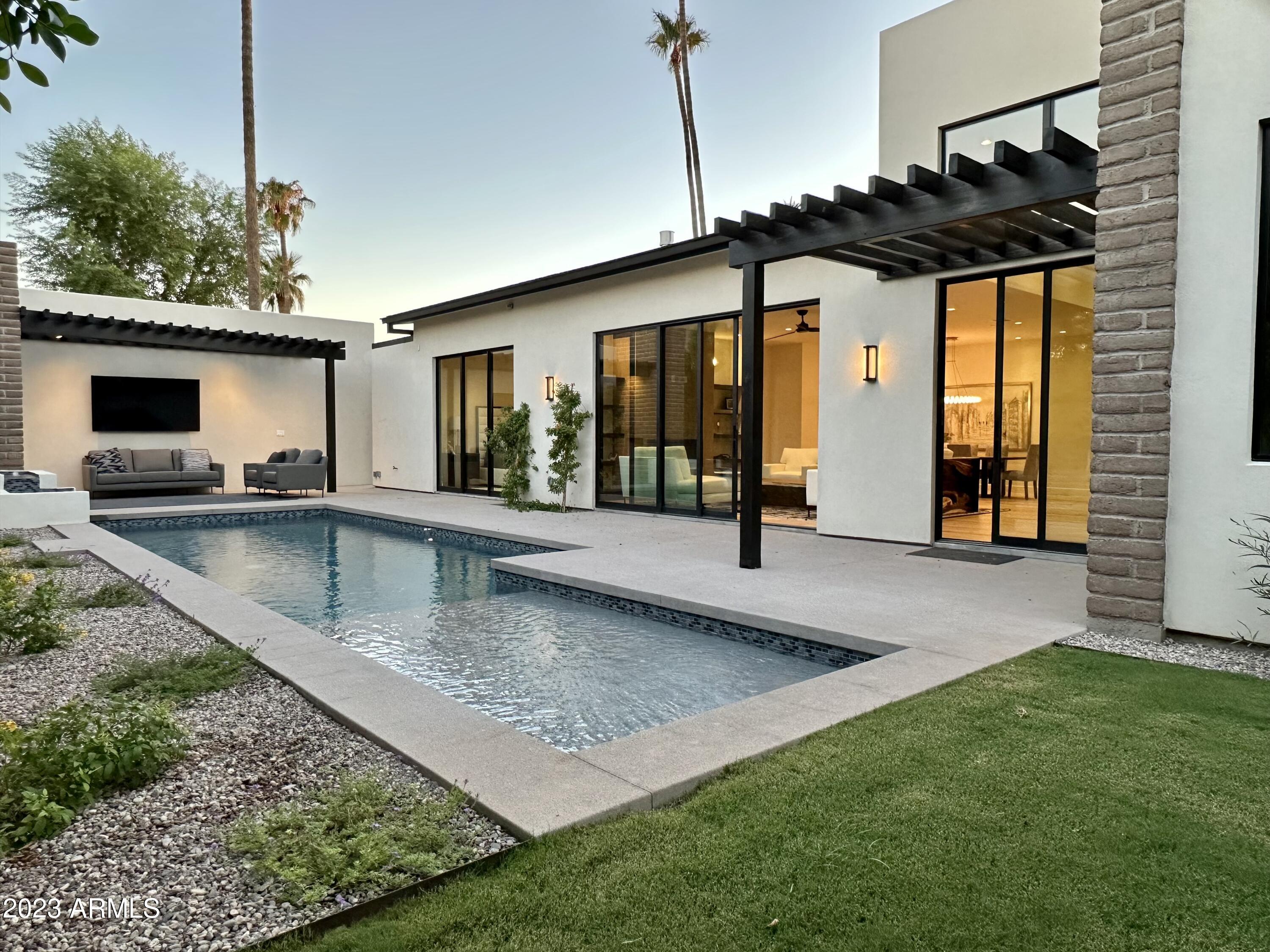 4015 N 40TH Place