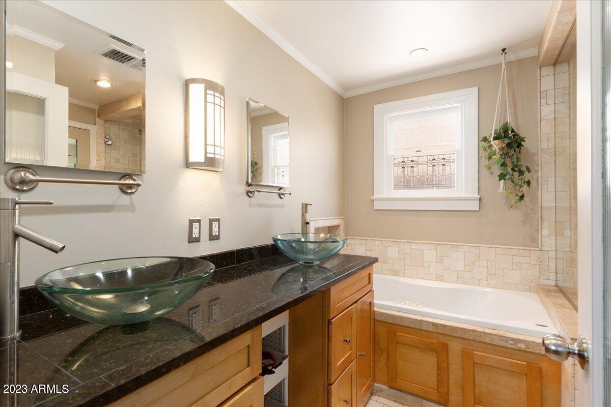 1602 W ENCANTO Boulevard
