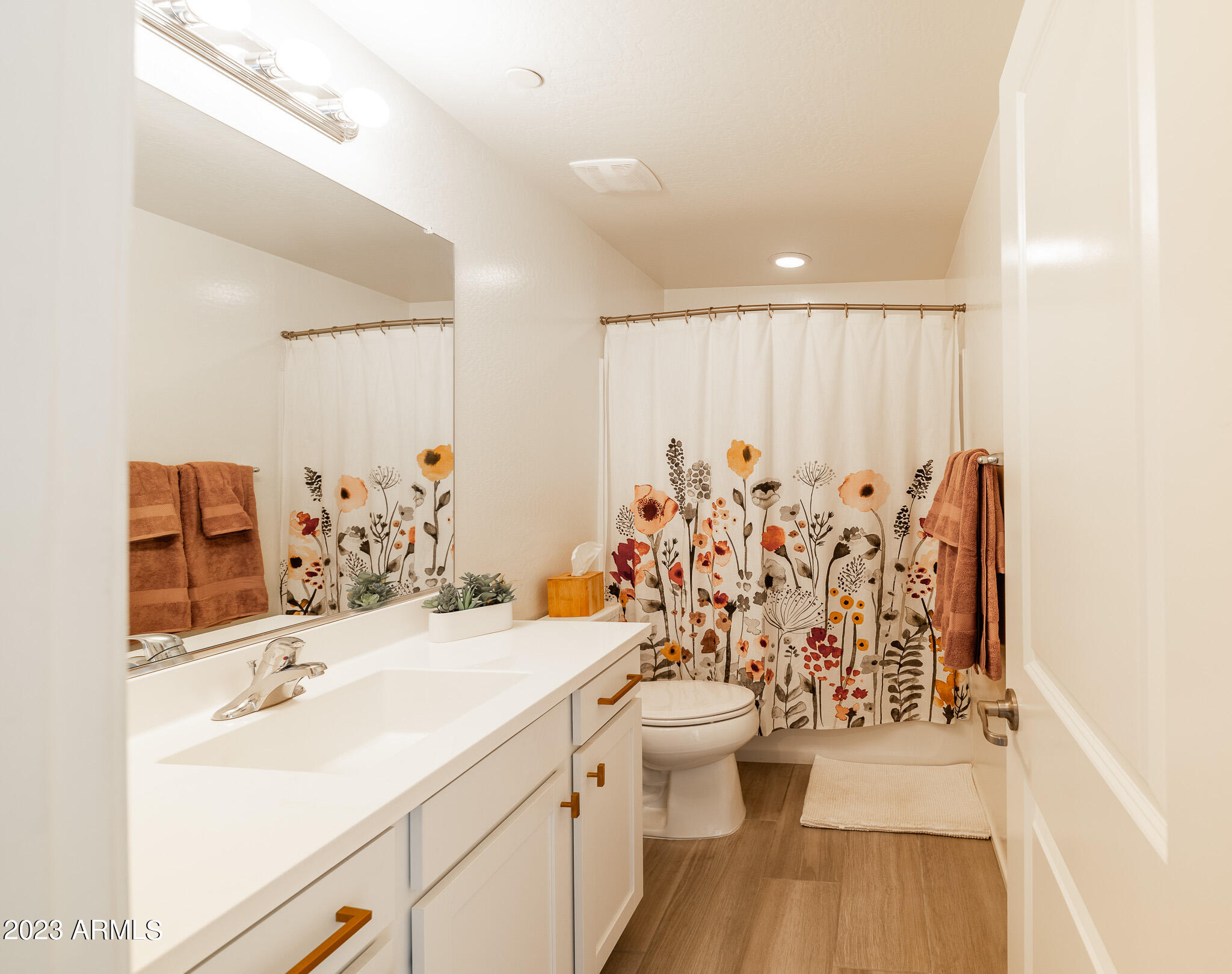 1250 N ABBEY Lane, 290