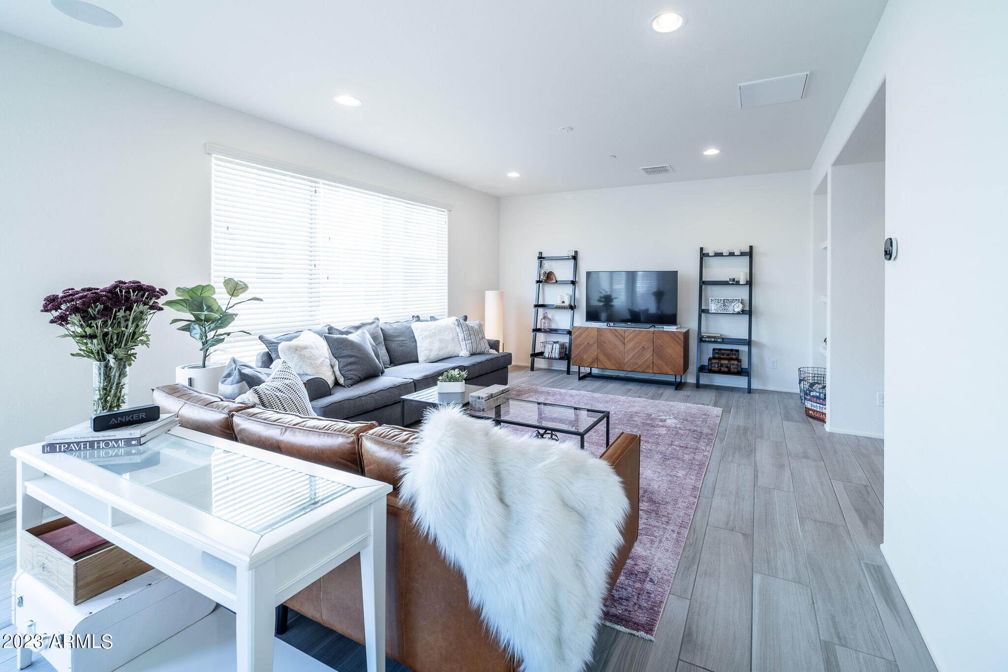 1250 N ABBEY Lane, 290