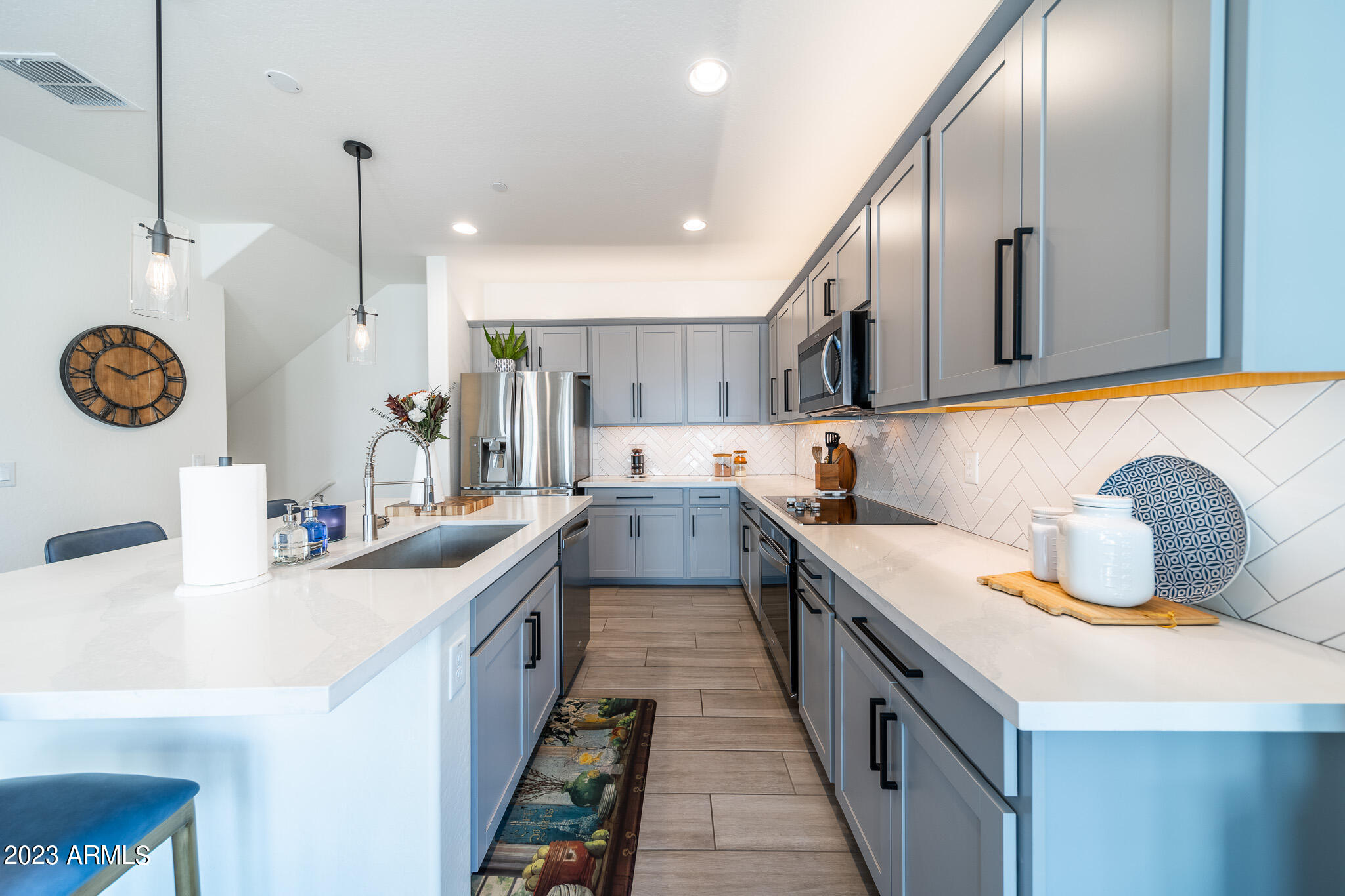 1250 N ABBEY Lane, 290