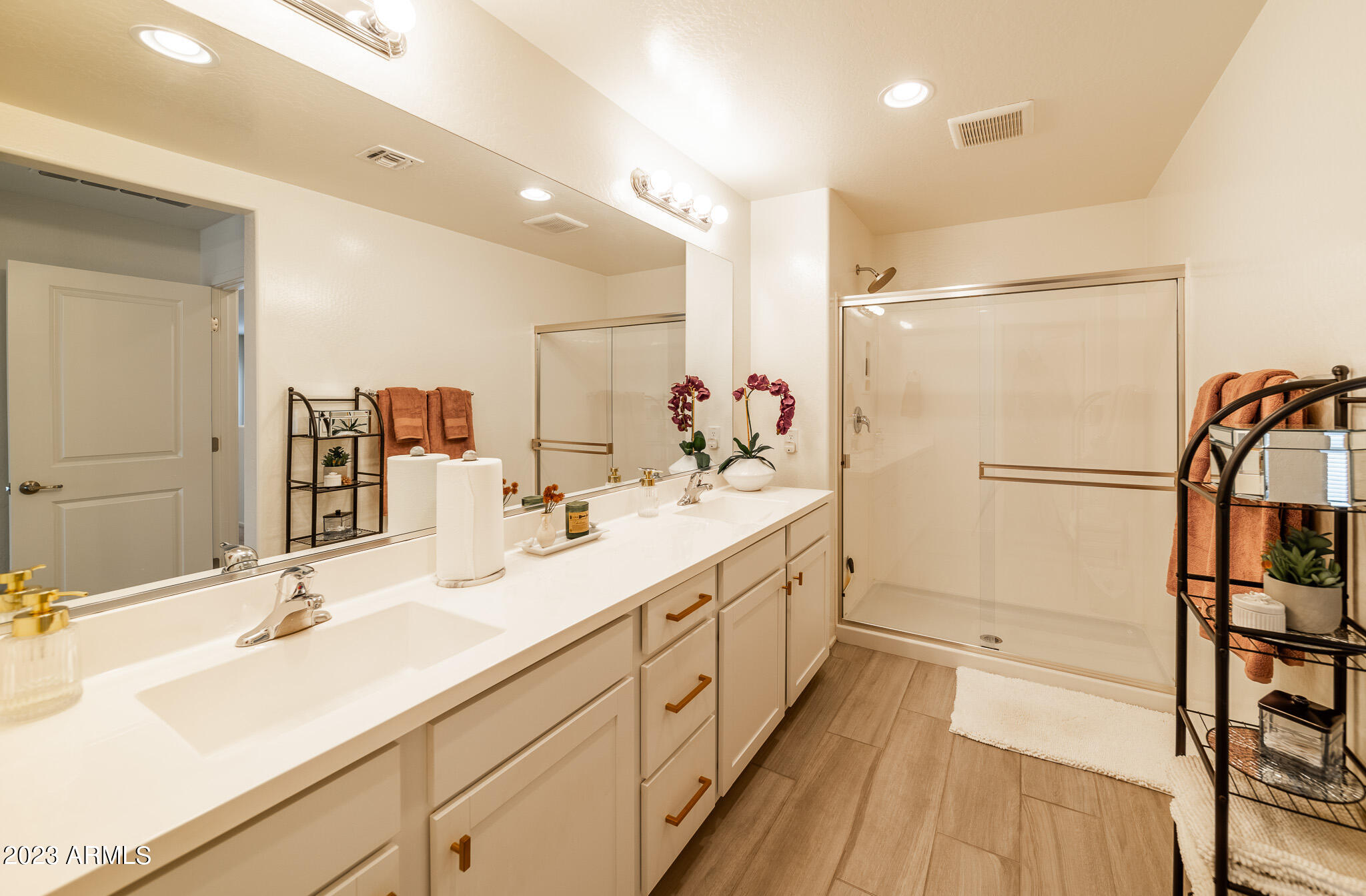 1250 N ABBEY Lane, 290