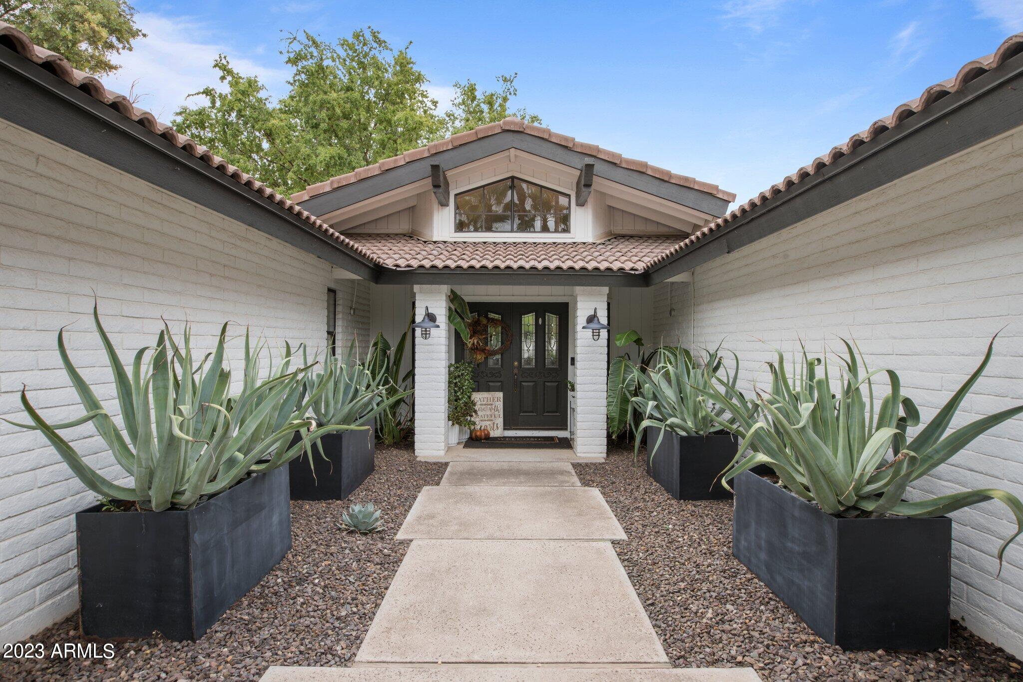 5301 E Poinsettia Drive