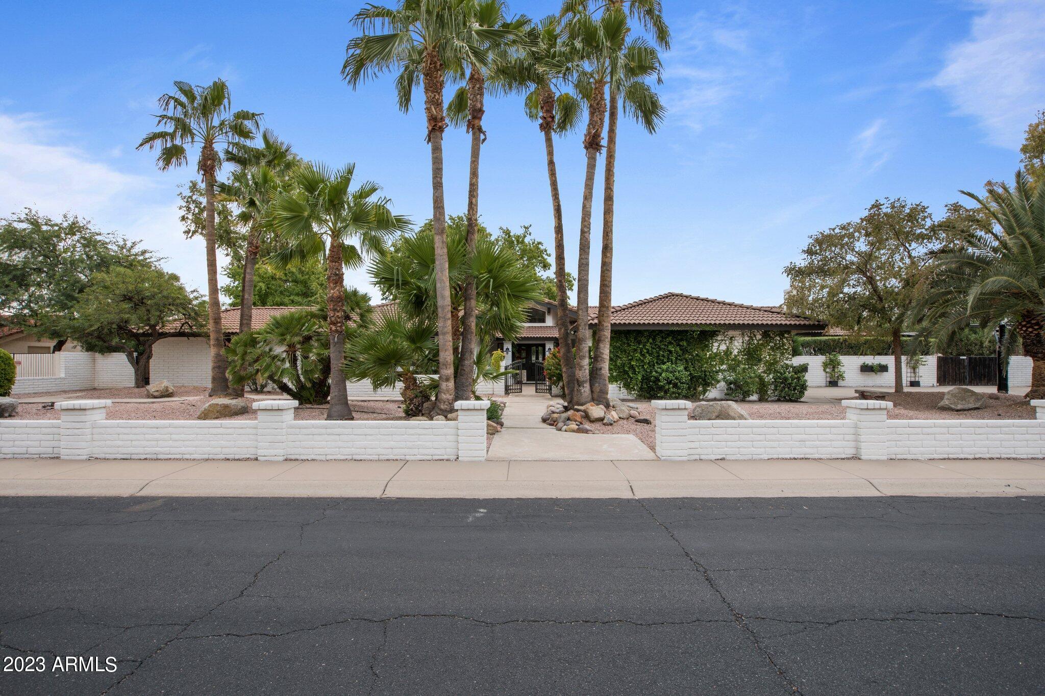 5301 E Poinsettia Drive