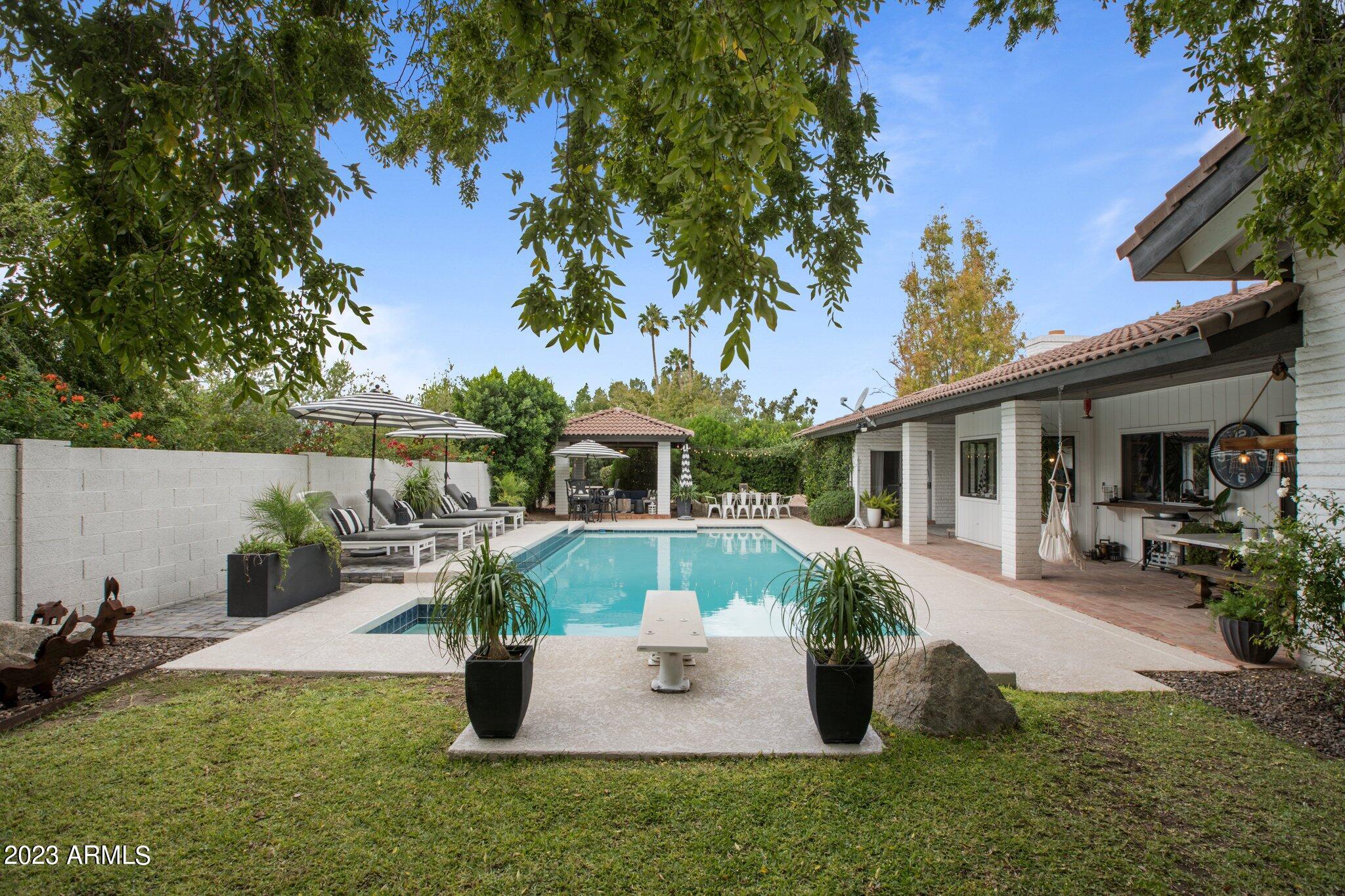 5301 E Poinsettia Drive
