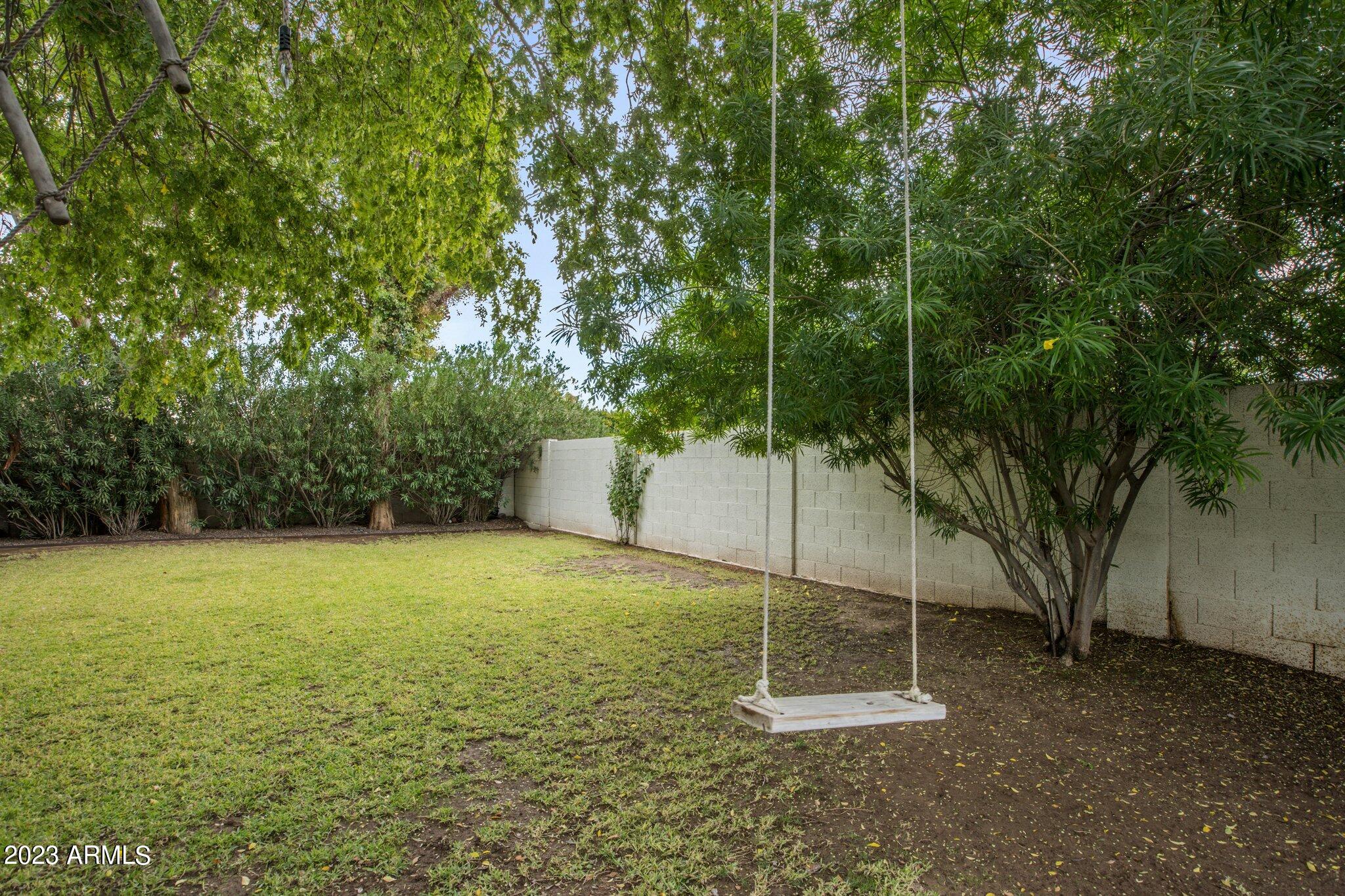 5301 E Poinsettia Drive
