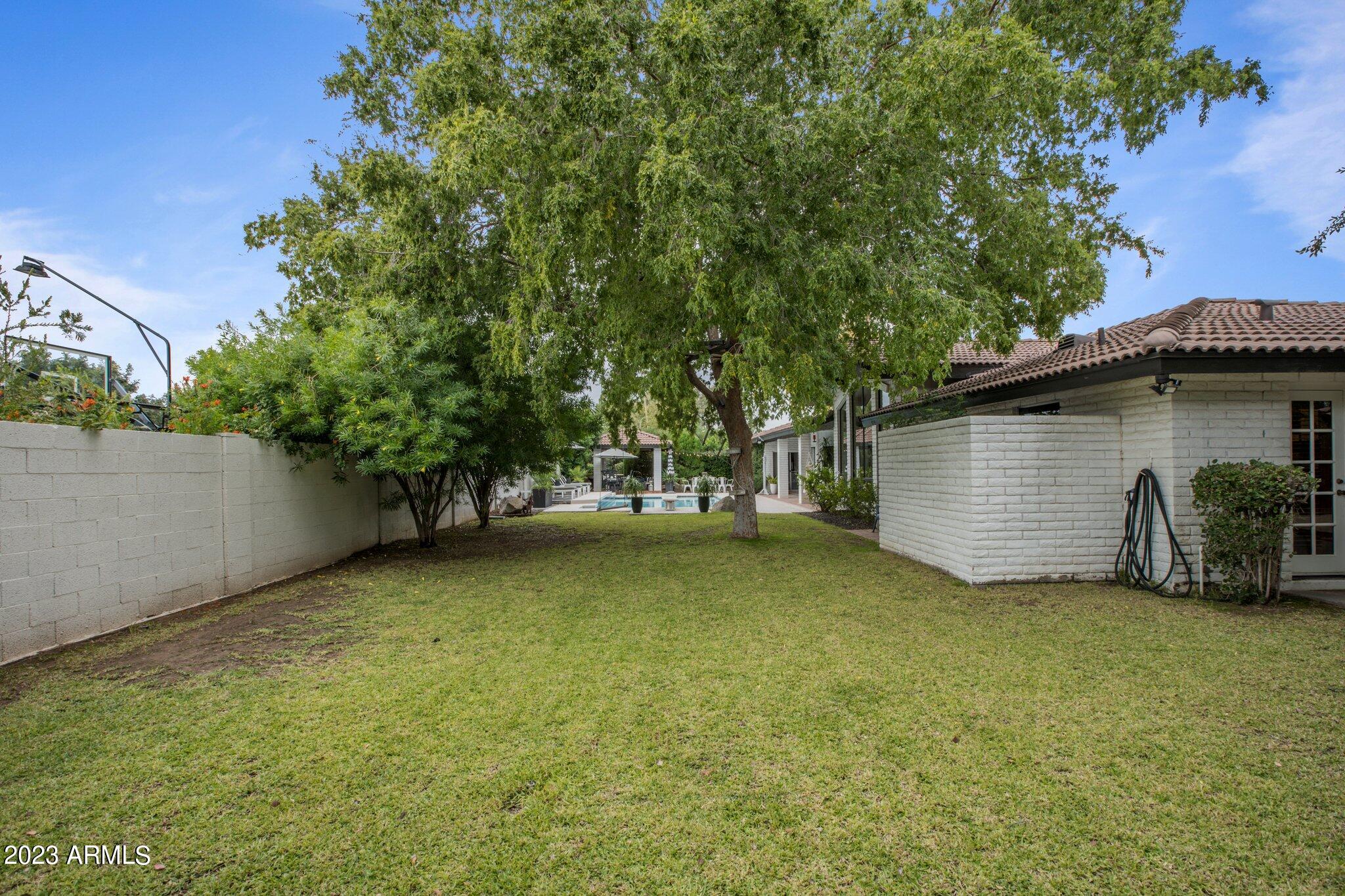 5301 E Poinsettia Drive