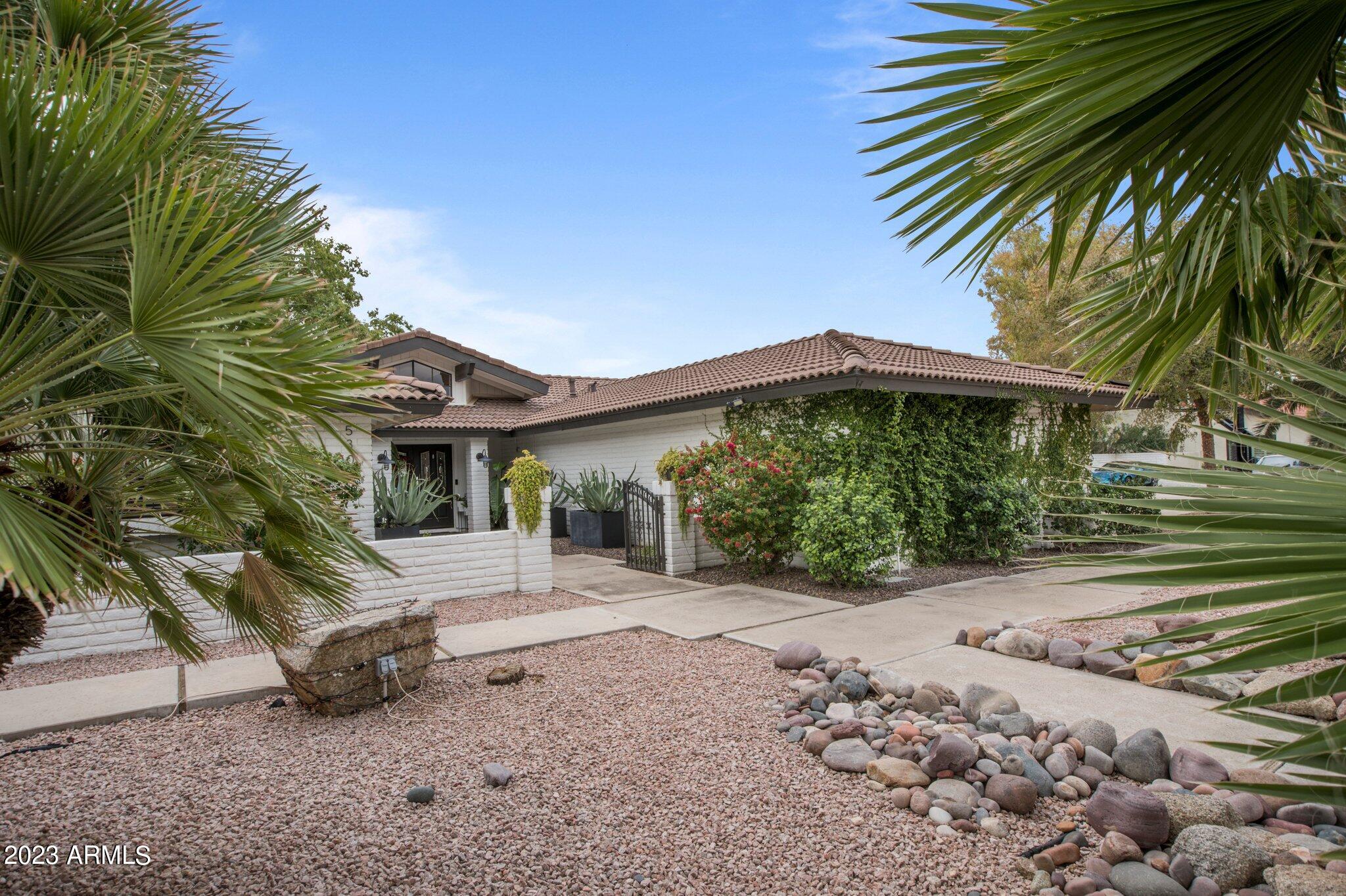 5301 E Poinsettia Drive