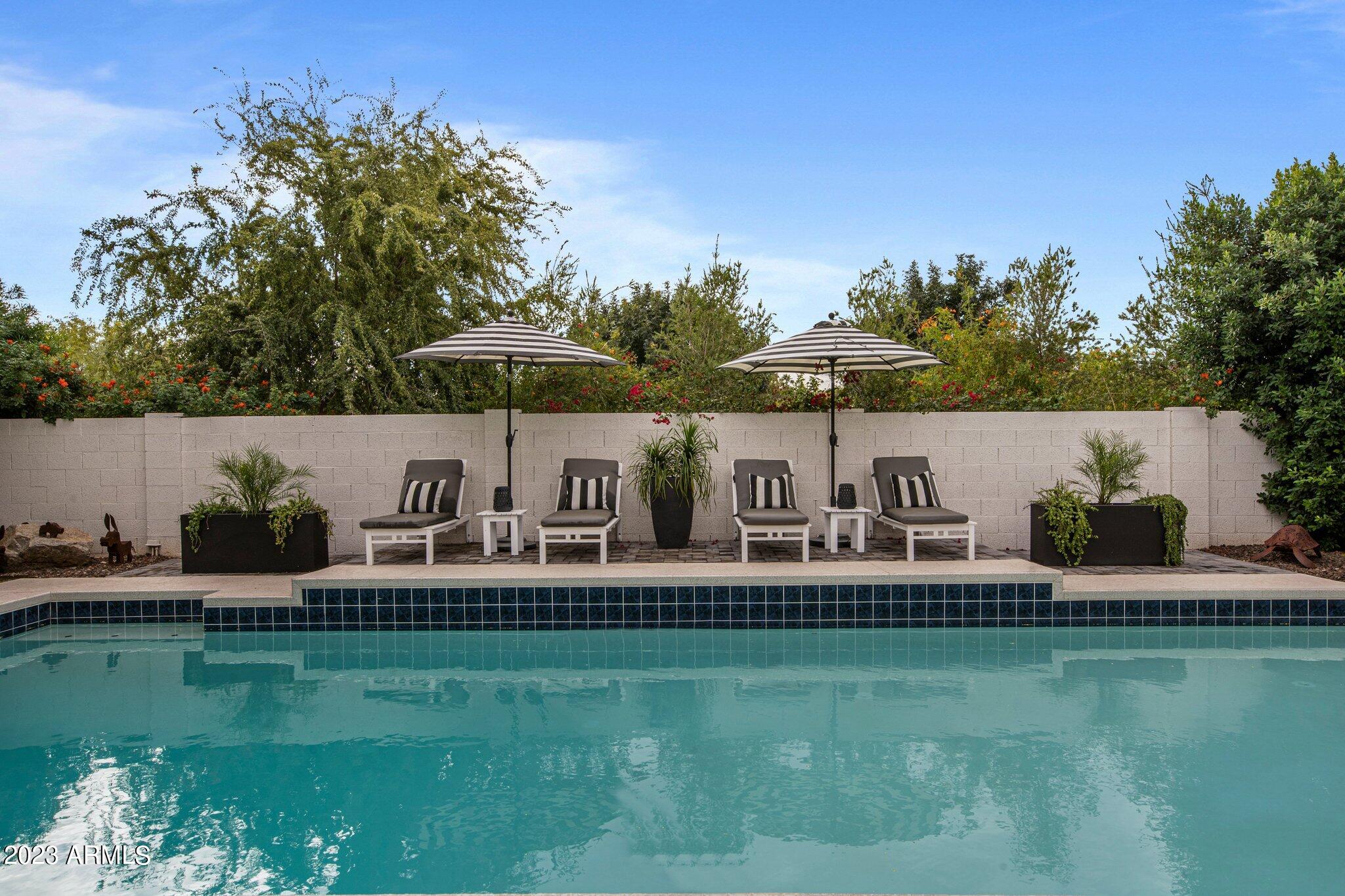 5301 E Poinsettia Drive