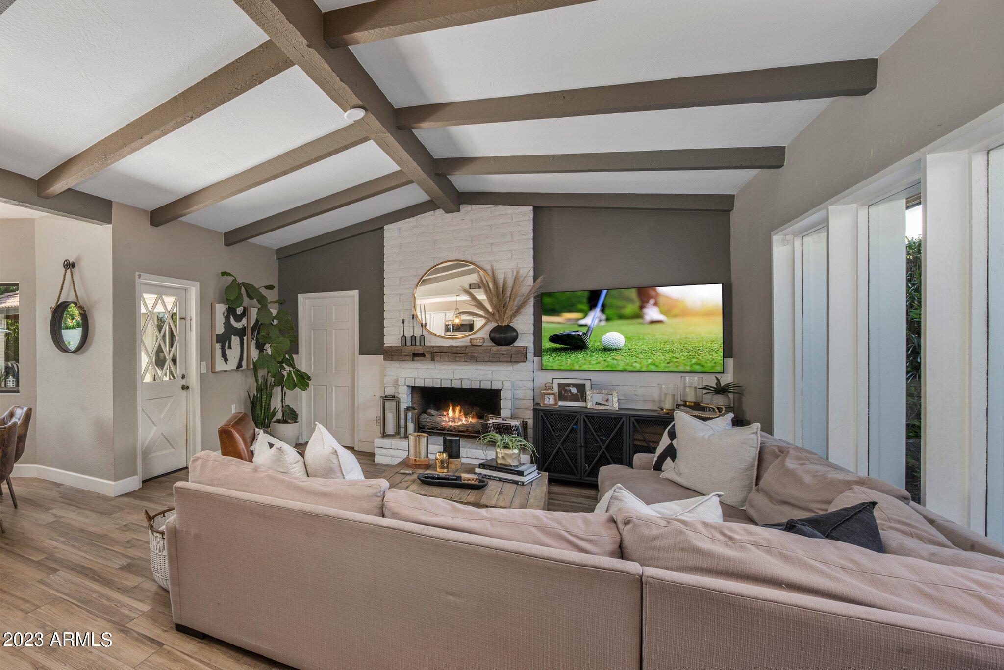 5301 E Poinsettia Drive
