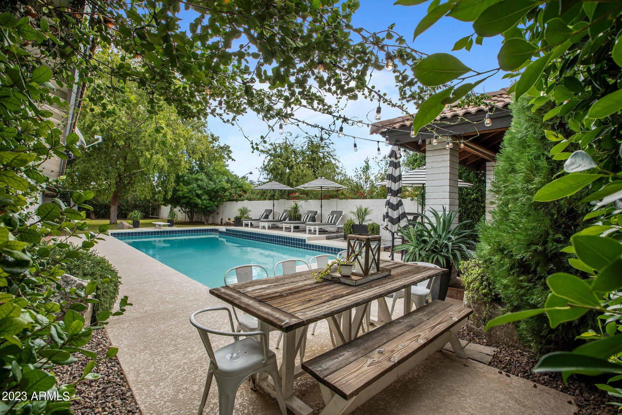 5301 E Poinsettia Drive
