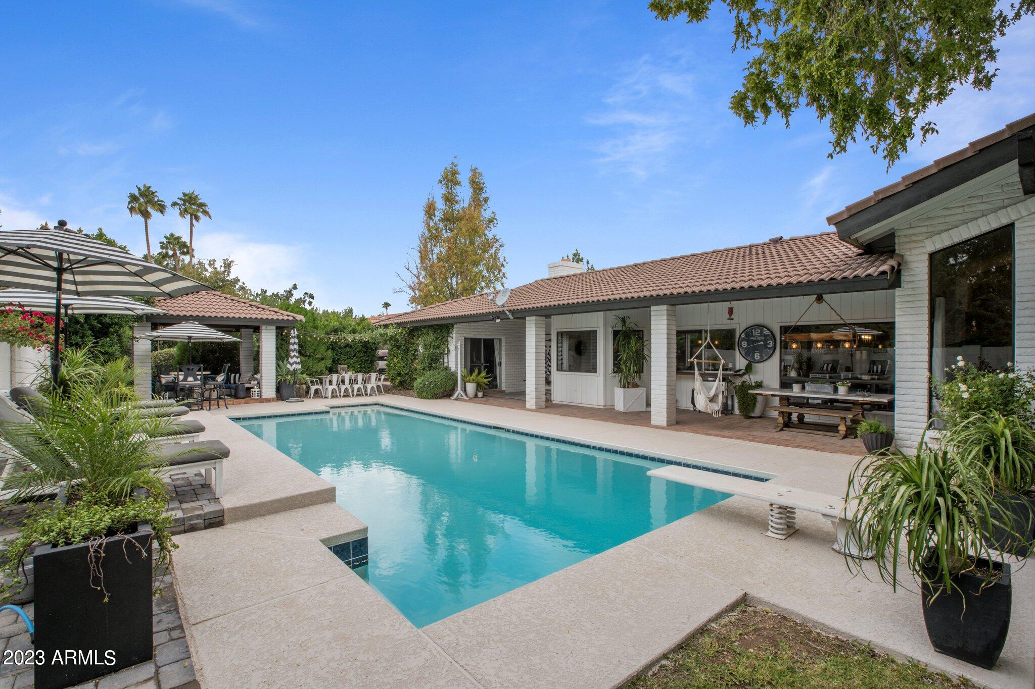 5301 E Poinsettia Drive