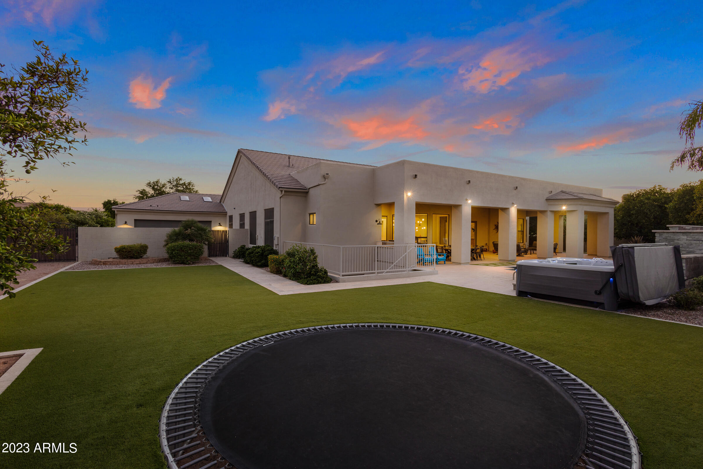 3518 E KENWOOD Street