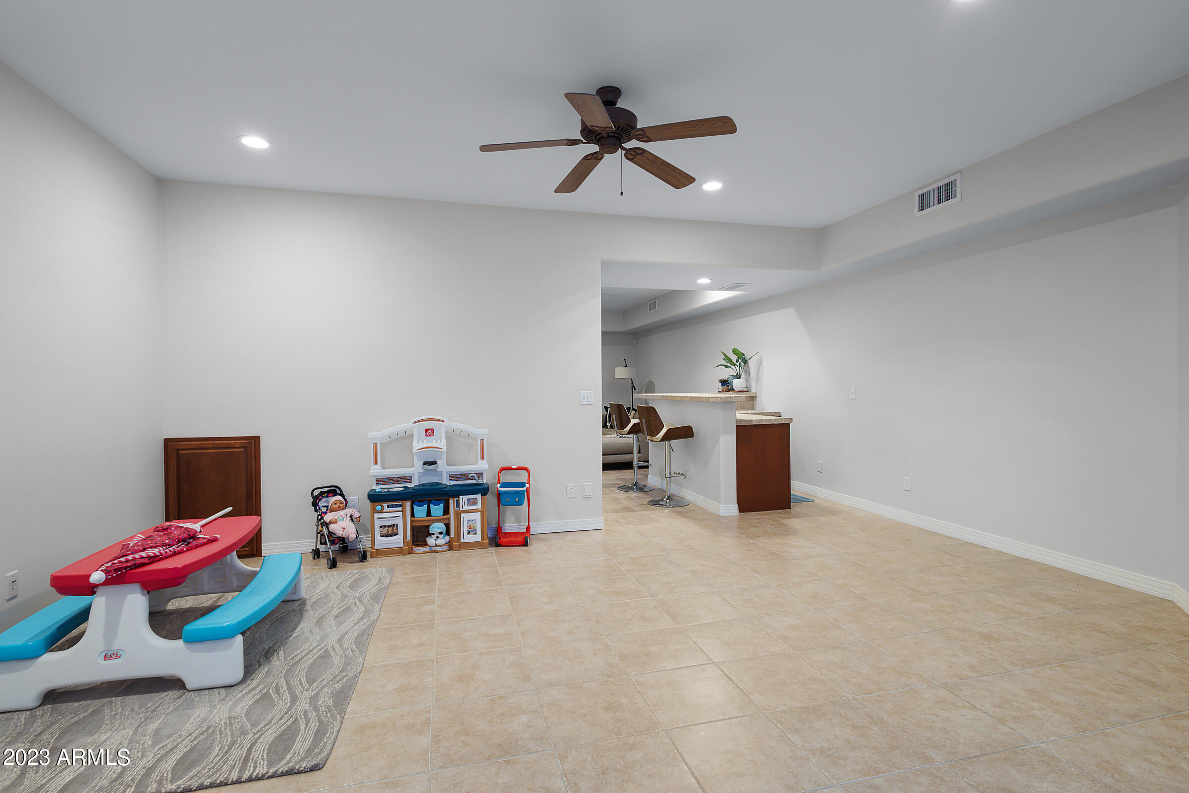 3518 E KENWOOD Street