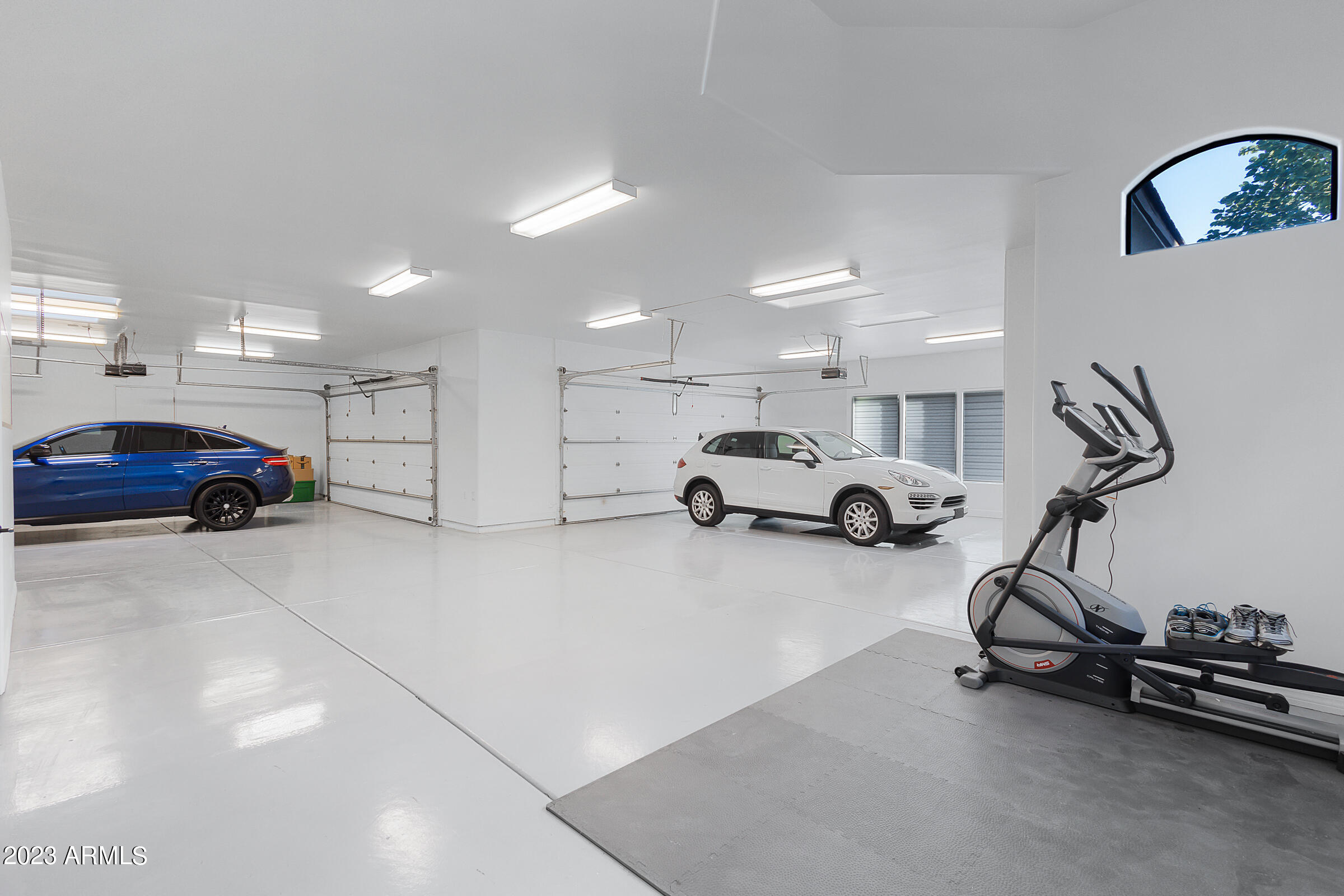 3518 E KENWOOD Street