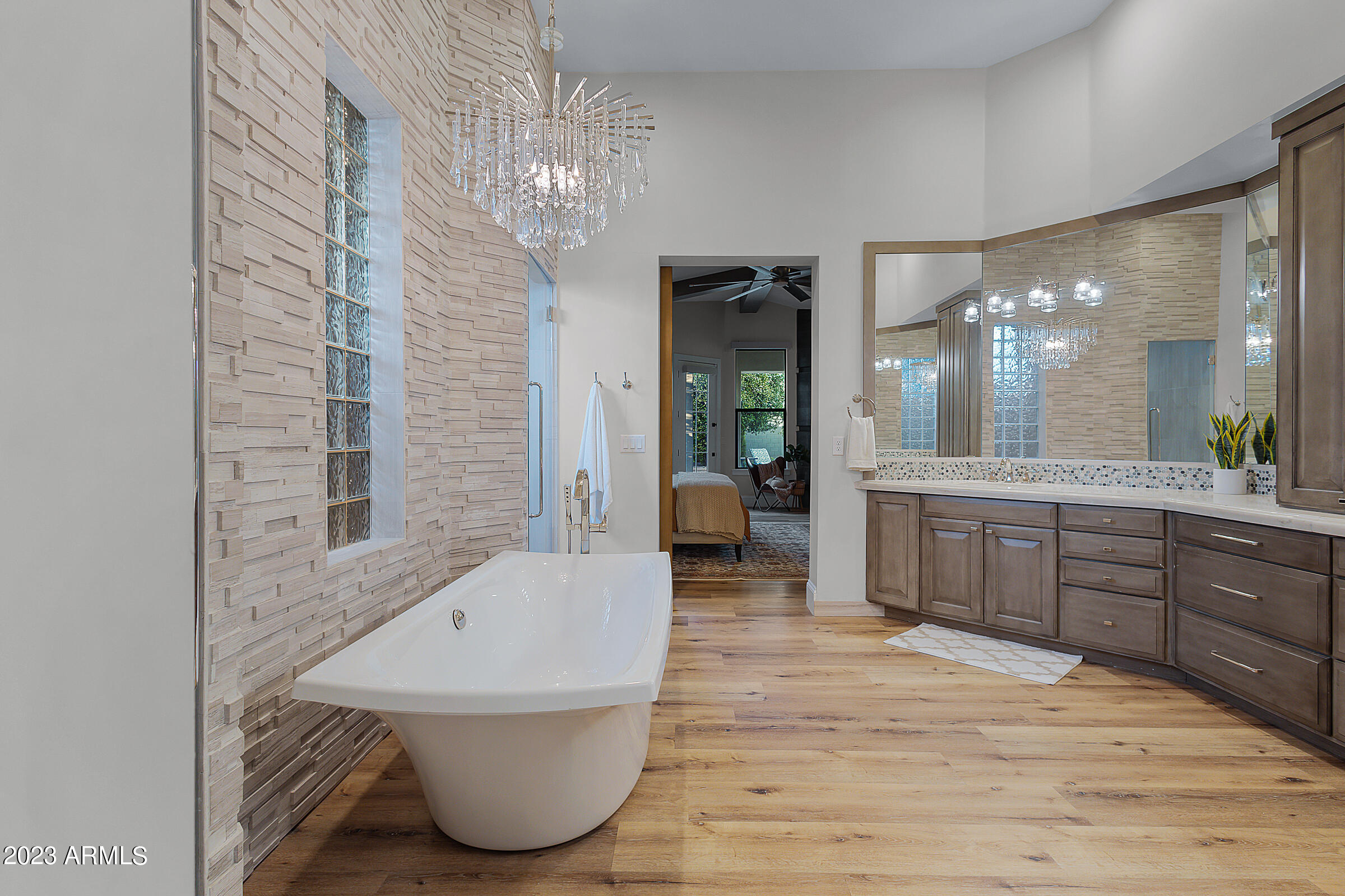 3518 E KENWOOD Street