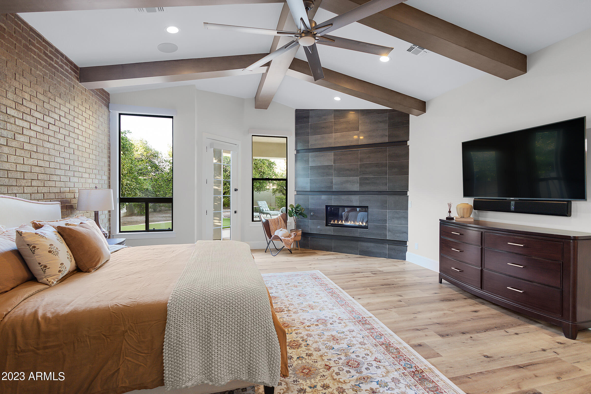 3518 E KENWOOD Street