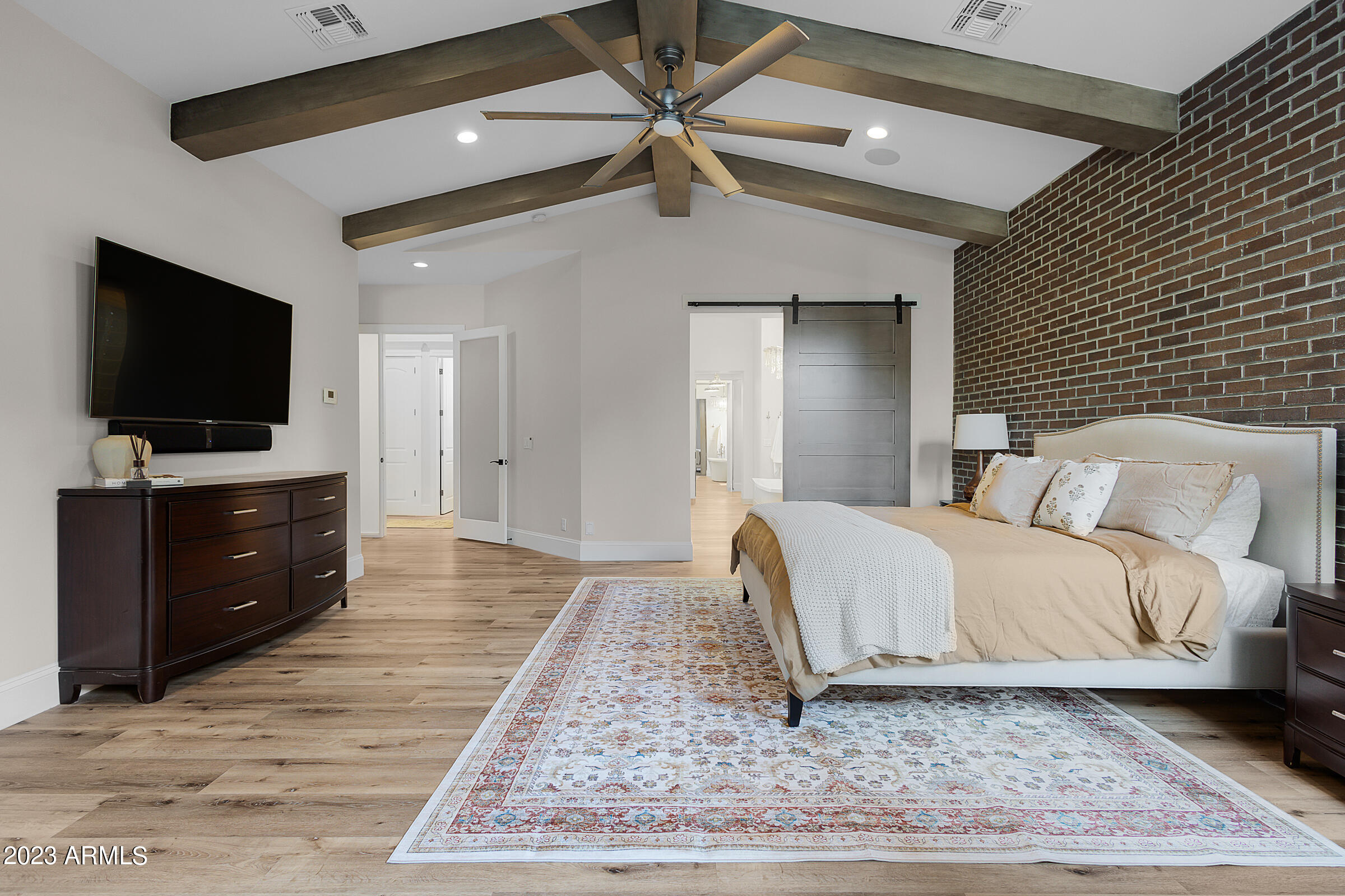 3518 E KENWOOD Street