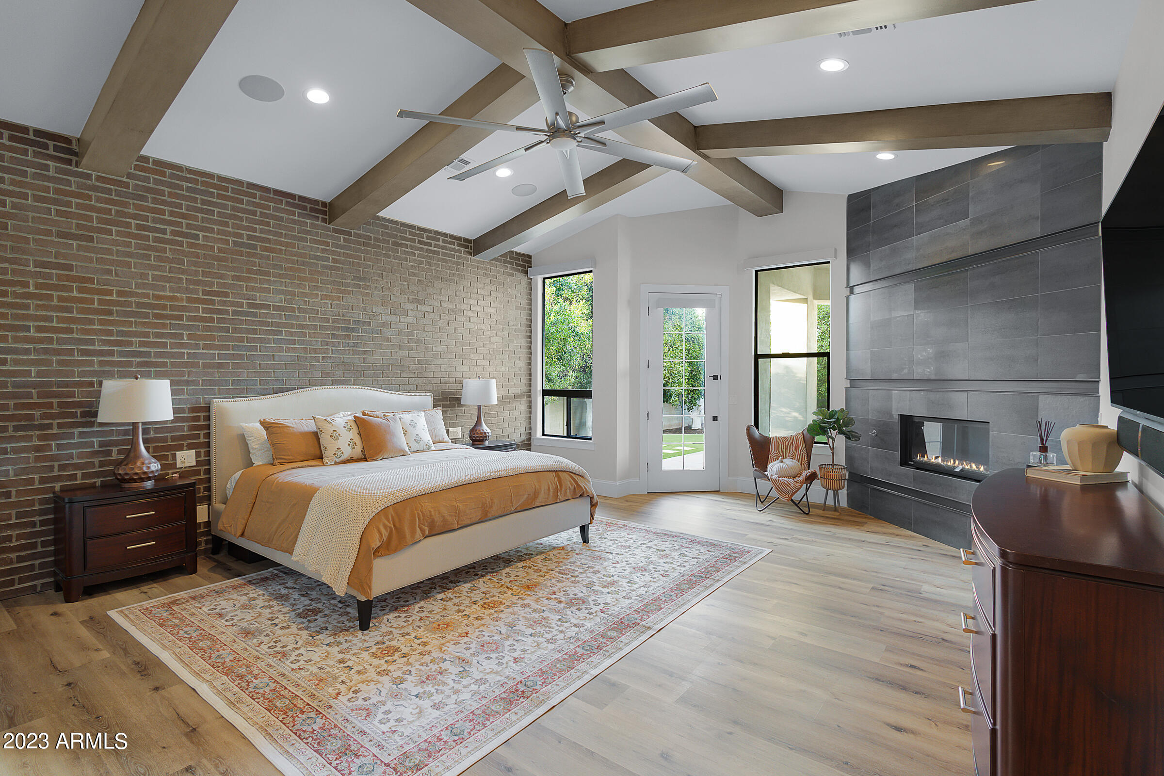 3518 E KENWOOD Street