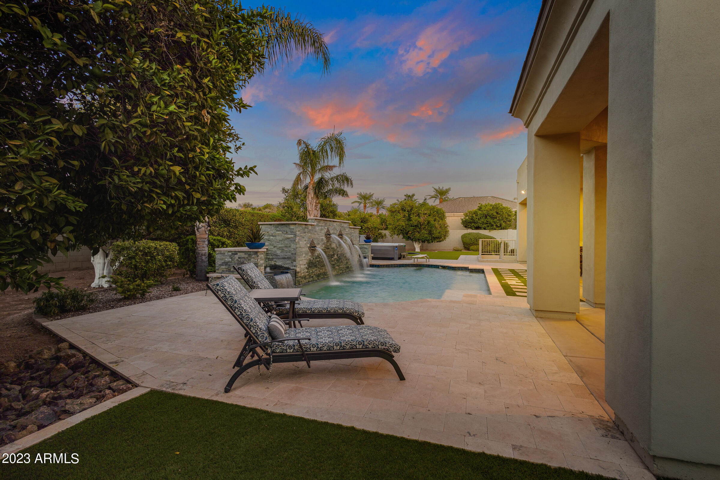 3518 E KENWOOD Street