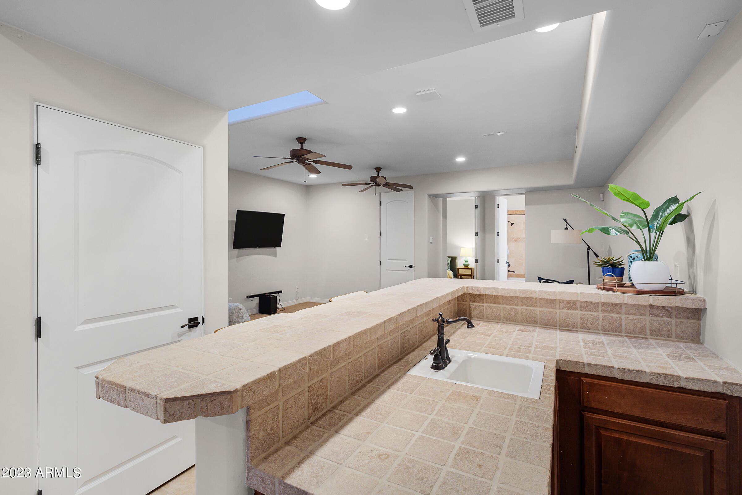 3518 E KENWOOD Street