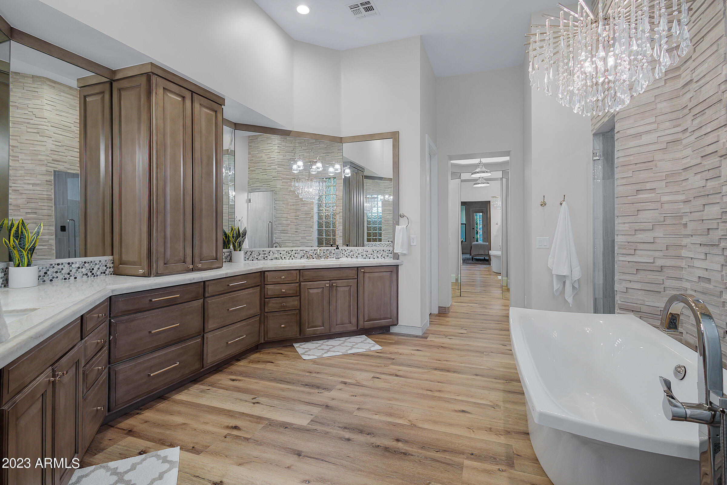 3518 E KENWOOD Street