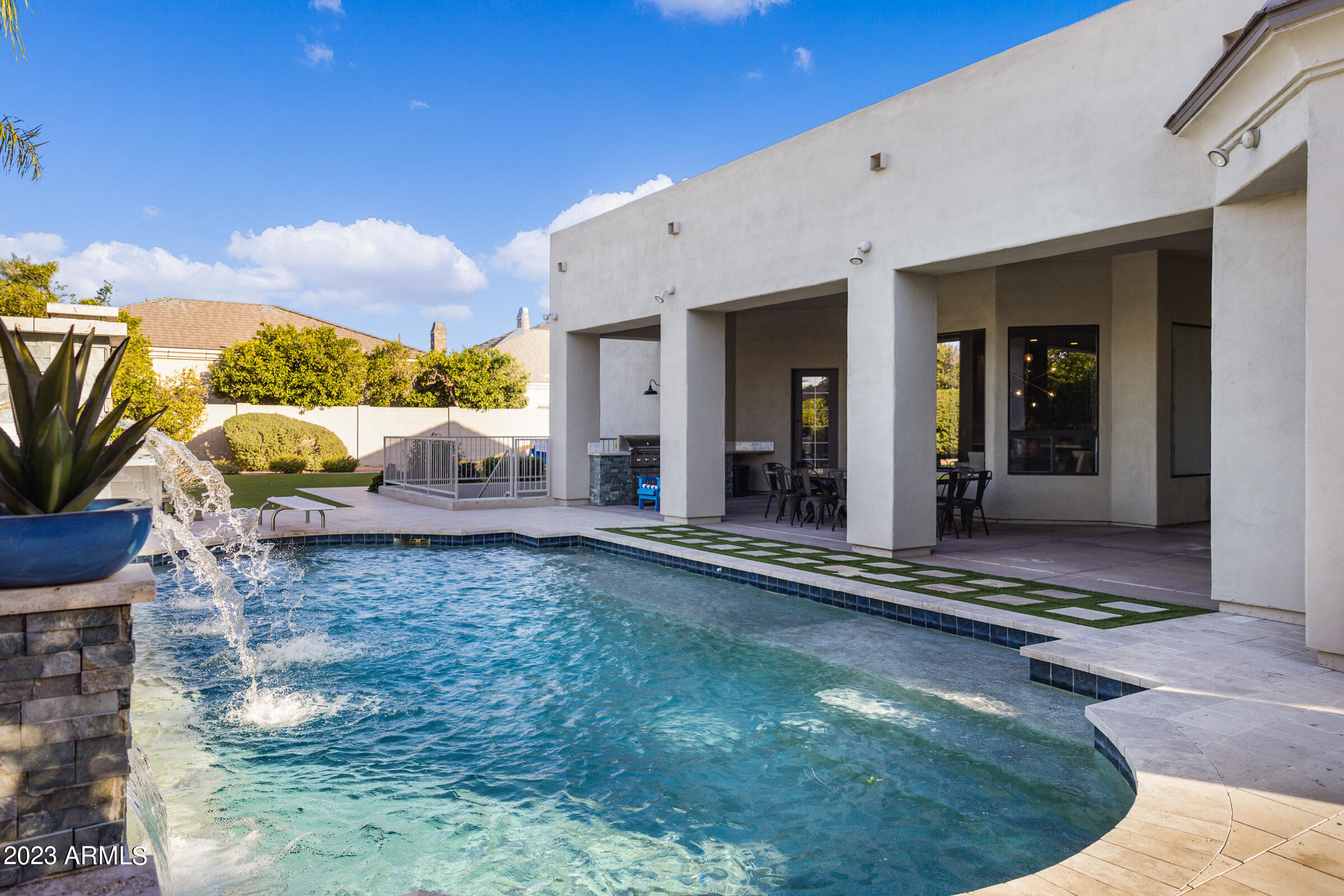 3518 E KENWOOD Street