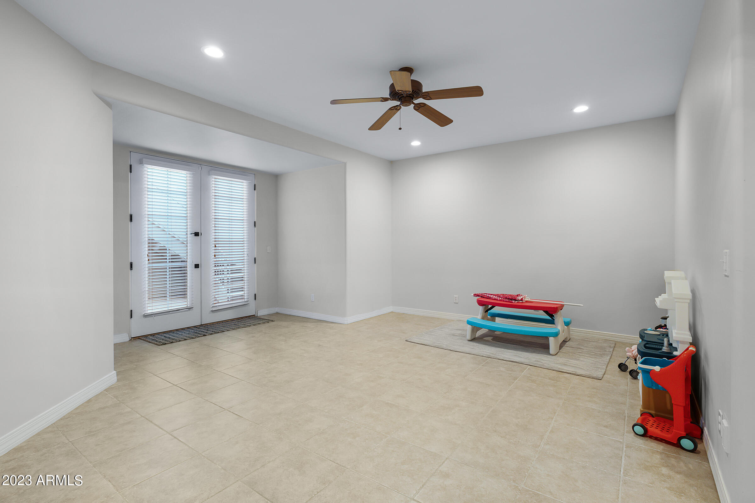 3518 E KENWOOD Street